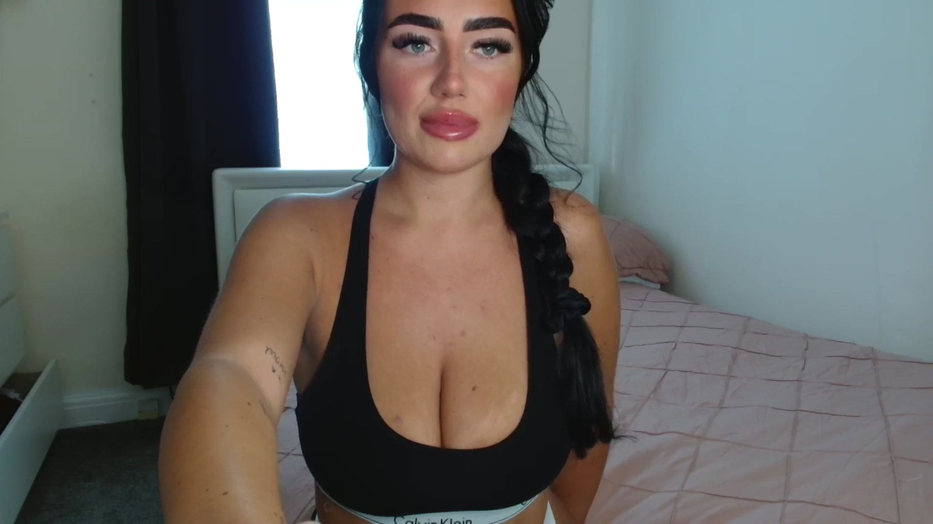 Gallery image thumbnail from ElleBloom's myfreecams stream on, 07/22/2025, 10:57 image 9 of 20