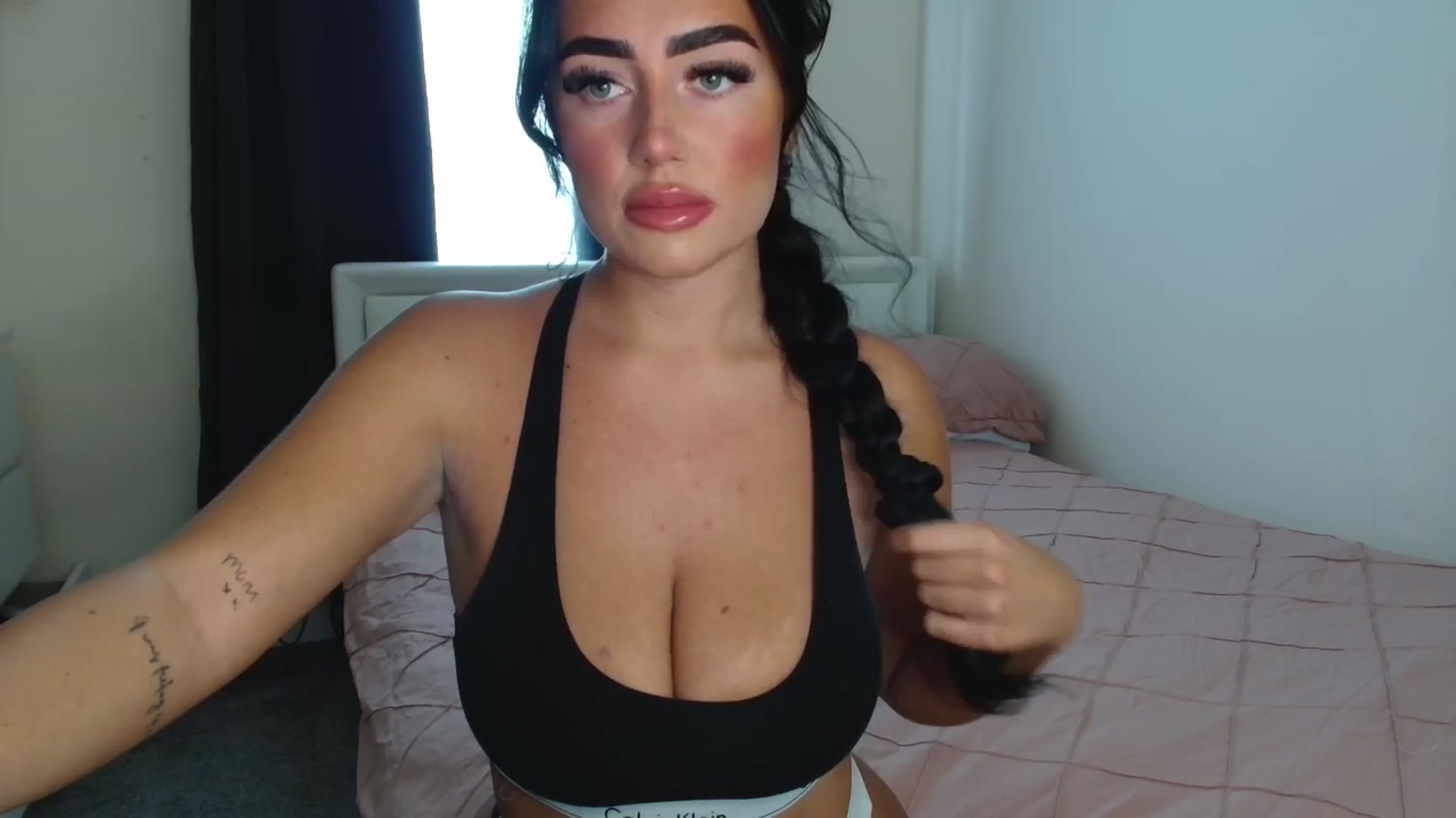 Gallery image thumbnail from ElleBloom's myfreecams stream on, 07/22/2025, 10:57 image 7 of 20