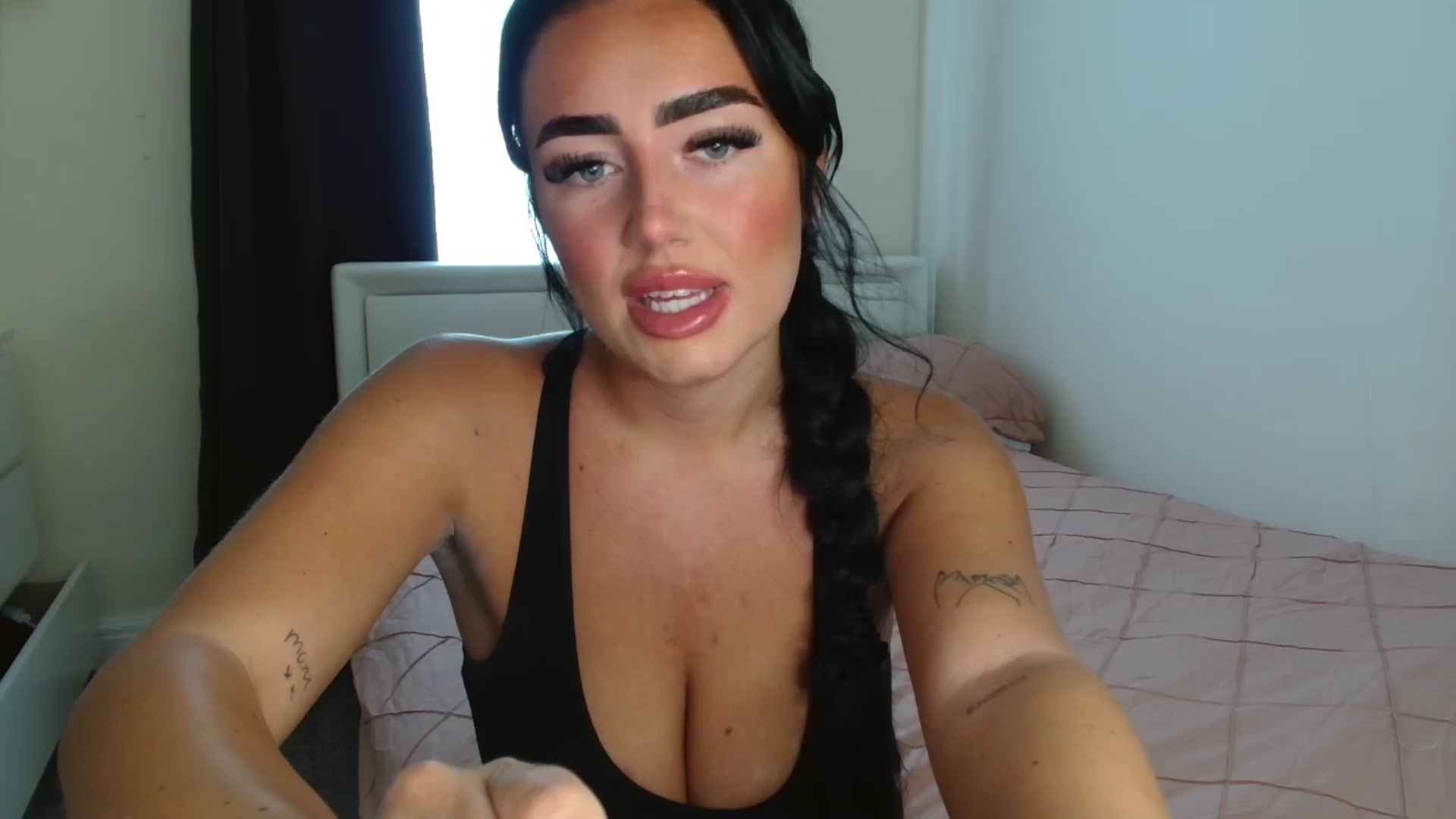 Gallery image thumbnail from ElleBloom's myfreecams stream on, 07/22/2025, 10:57 image 16 of 20