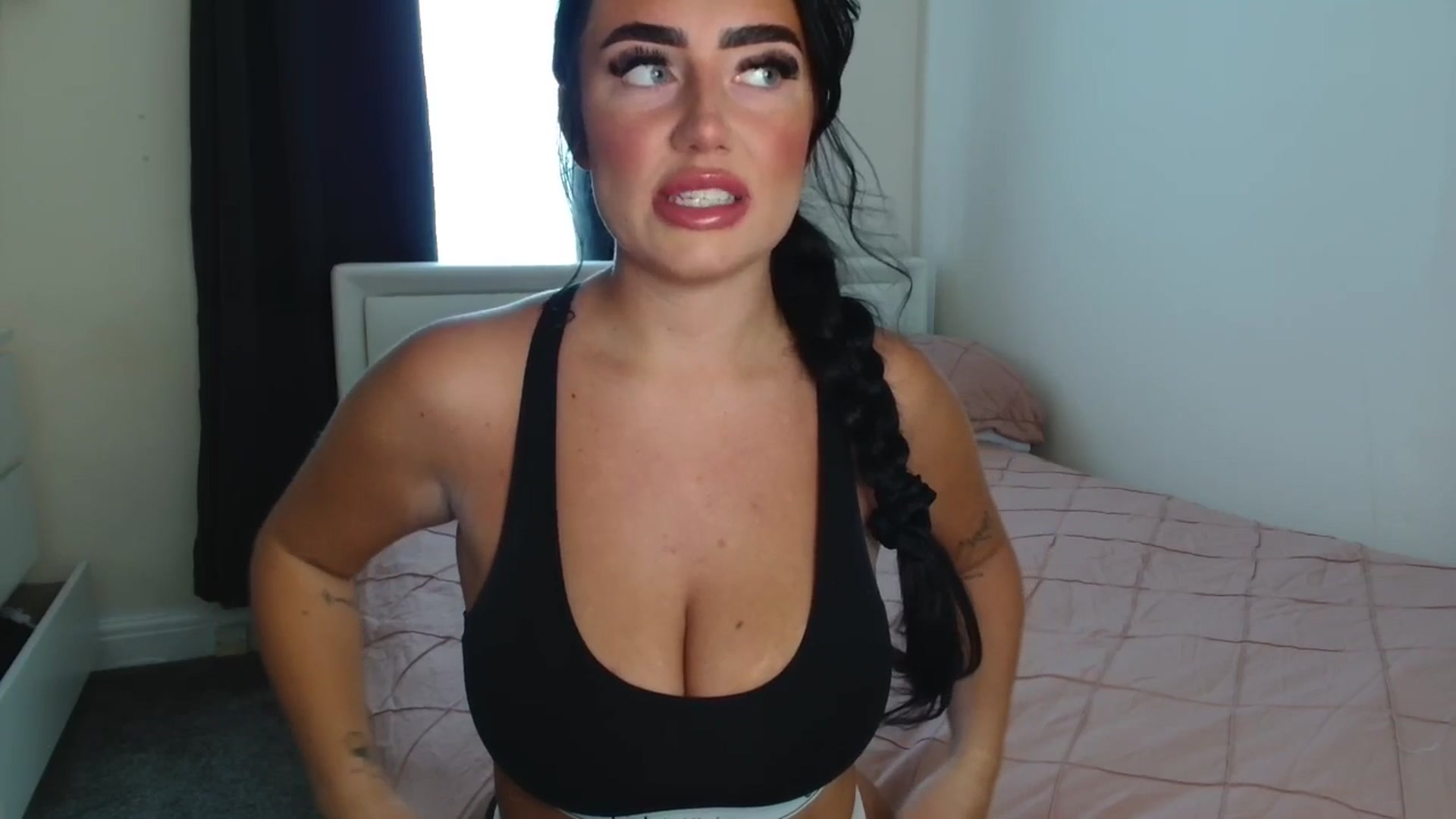 Gallery image thumbnail from ElleBloom's myfreecams stream on, 07/22/2025, 10:57 image 11 of 20