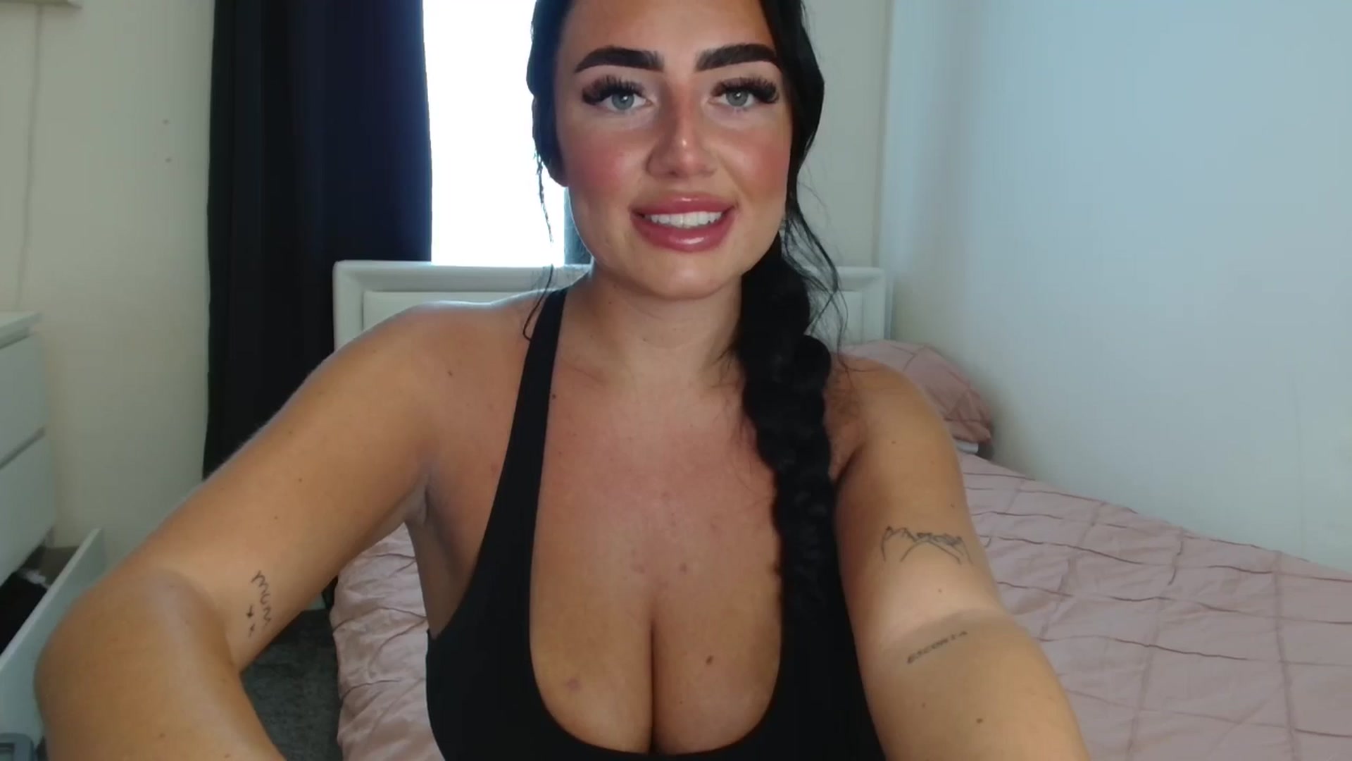Gallery image thumbnail from ElleBloom's myfreecams stream on, 07/22/2025, 12:44 image 6 of 20