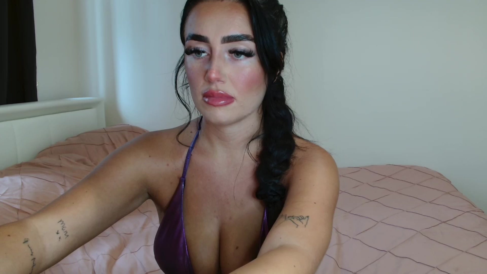 Gallery image thumbnail from ElleBloom's myfreecams stream on, 07/25/2025, 15:20 image 4 of 20