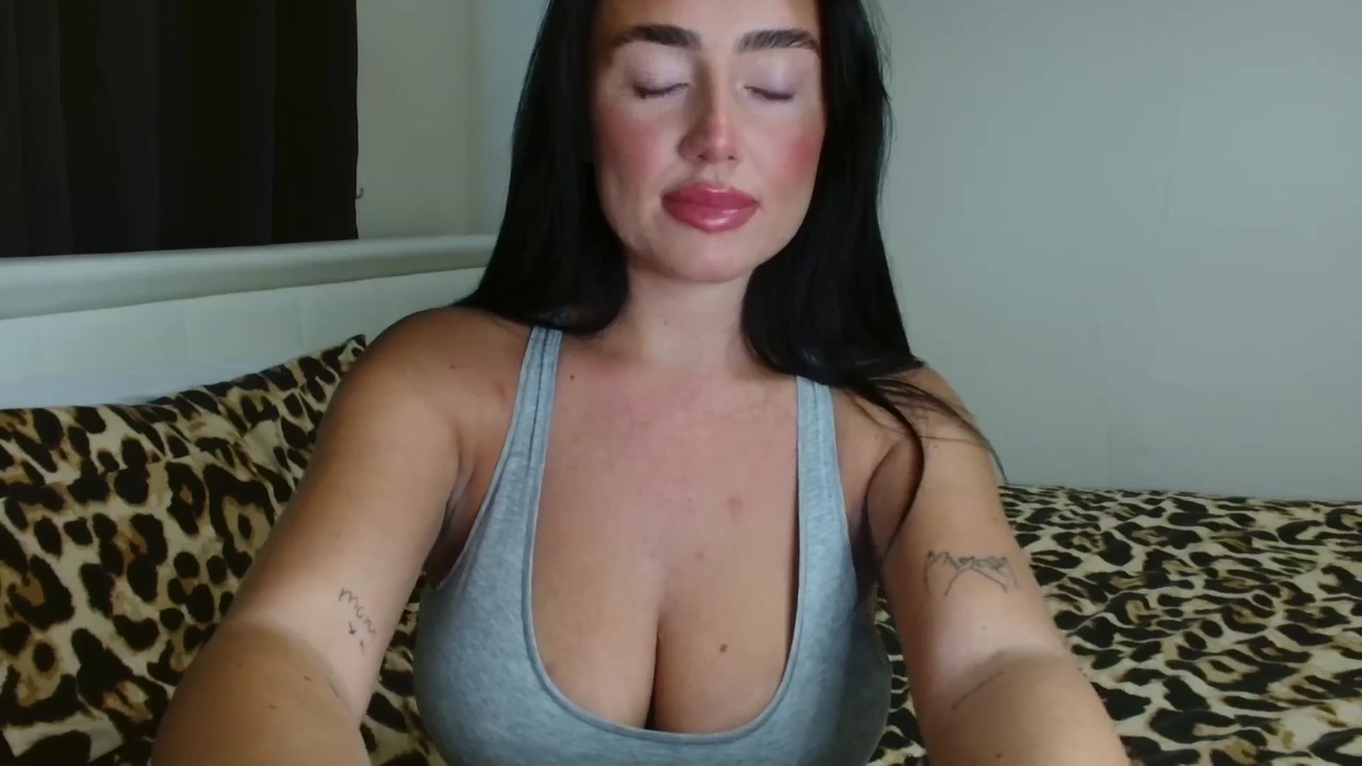 Gallery image thumbnail from ElleBloom's myfreecams stream on, 08/11/2025, 18:43 image 13 of 20
