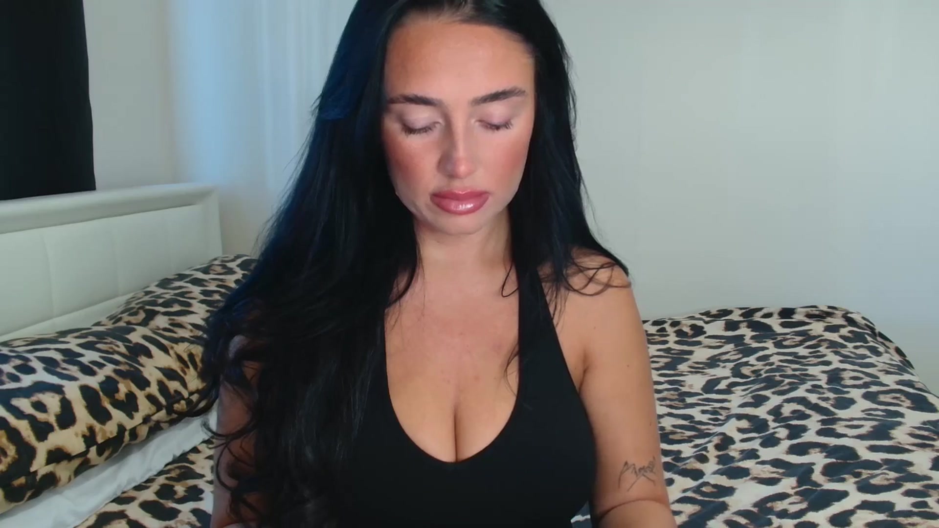 Gallery image thumbnail from ElleBloom's myfreecams stream on, 09/09/2025, 09:25 image 14 of 20
