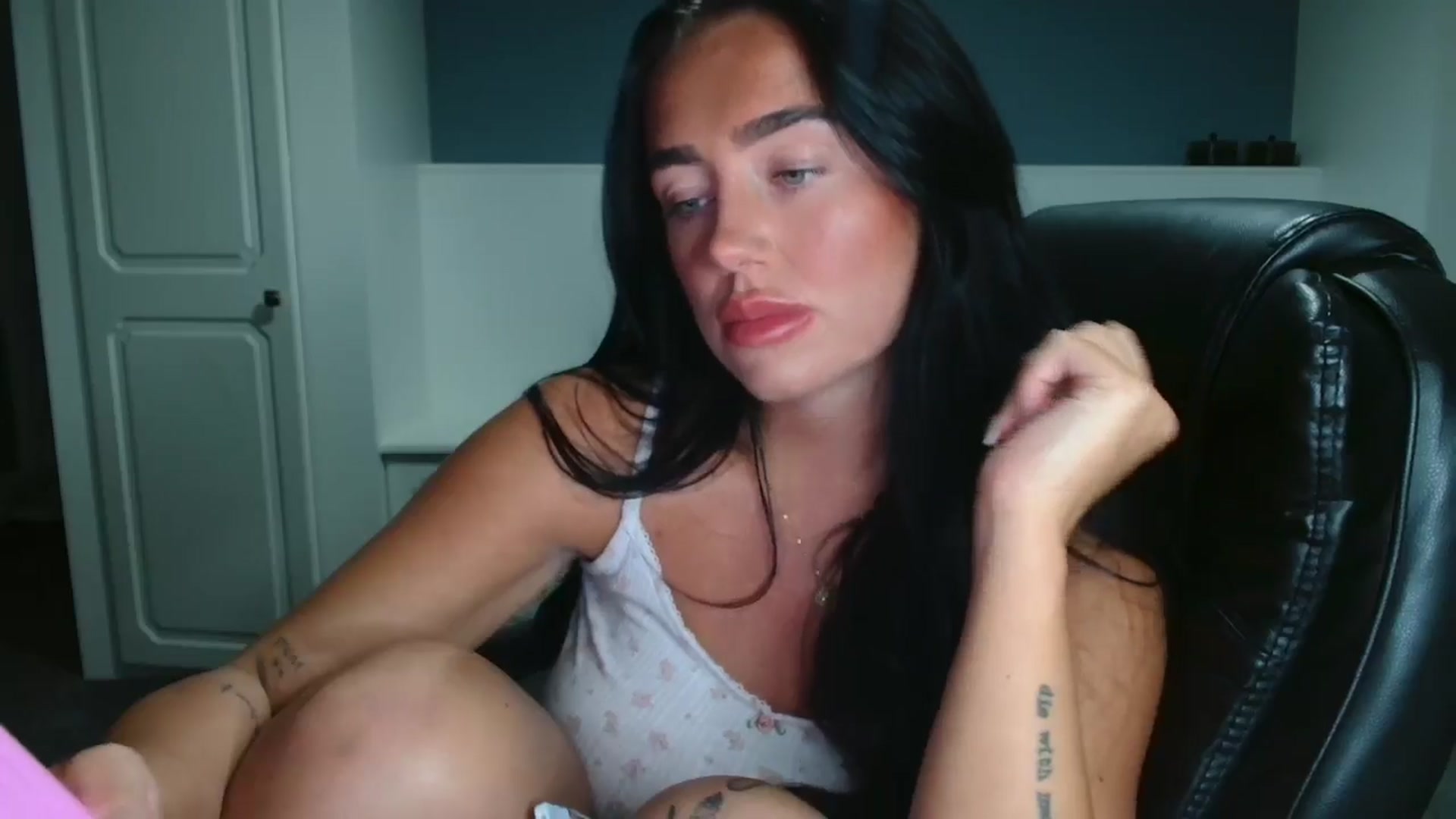 Gallery image thumbnail from ElleBloom's myfreecams stream on, 09/24/2025, 23:30 image 11 of 20