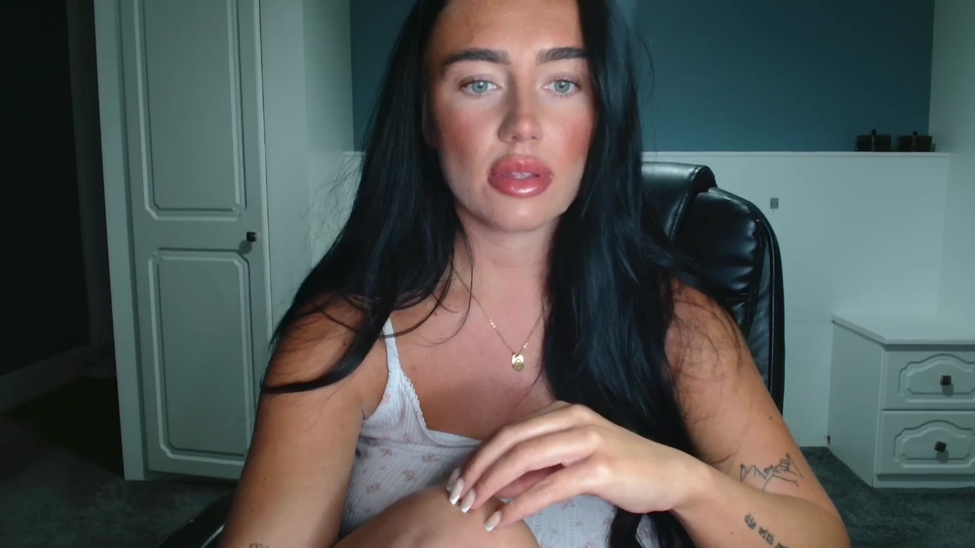Gallery image thumbnail from ElleBloom's myfreecams stream on, 09/24/2025, 23:30 image 5 of 20