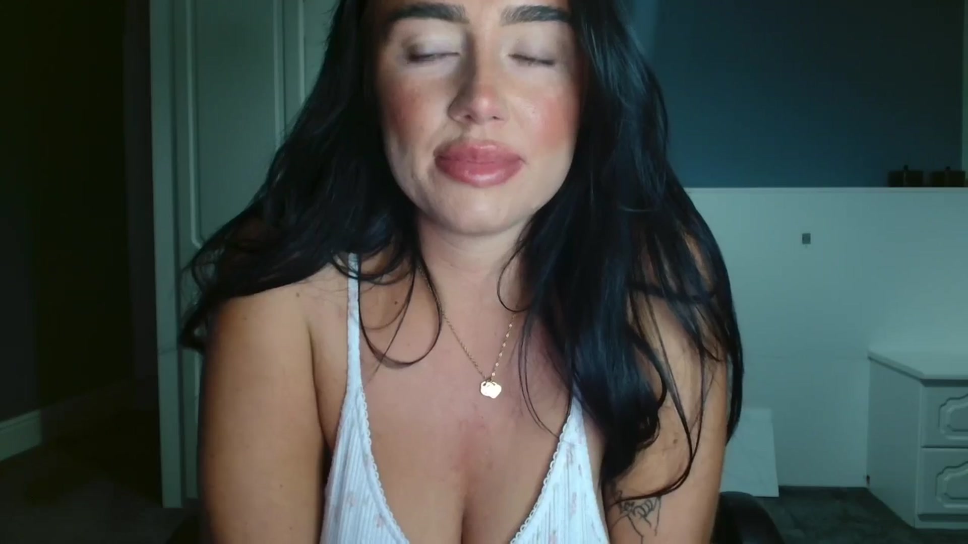Gallery image thumbnail from ElleBloom's myfreecams stream on, 09/24/2025, 23:30 image 17 of 20