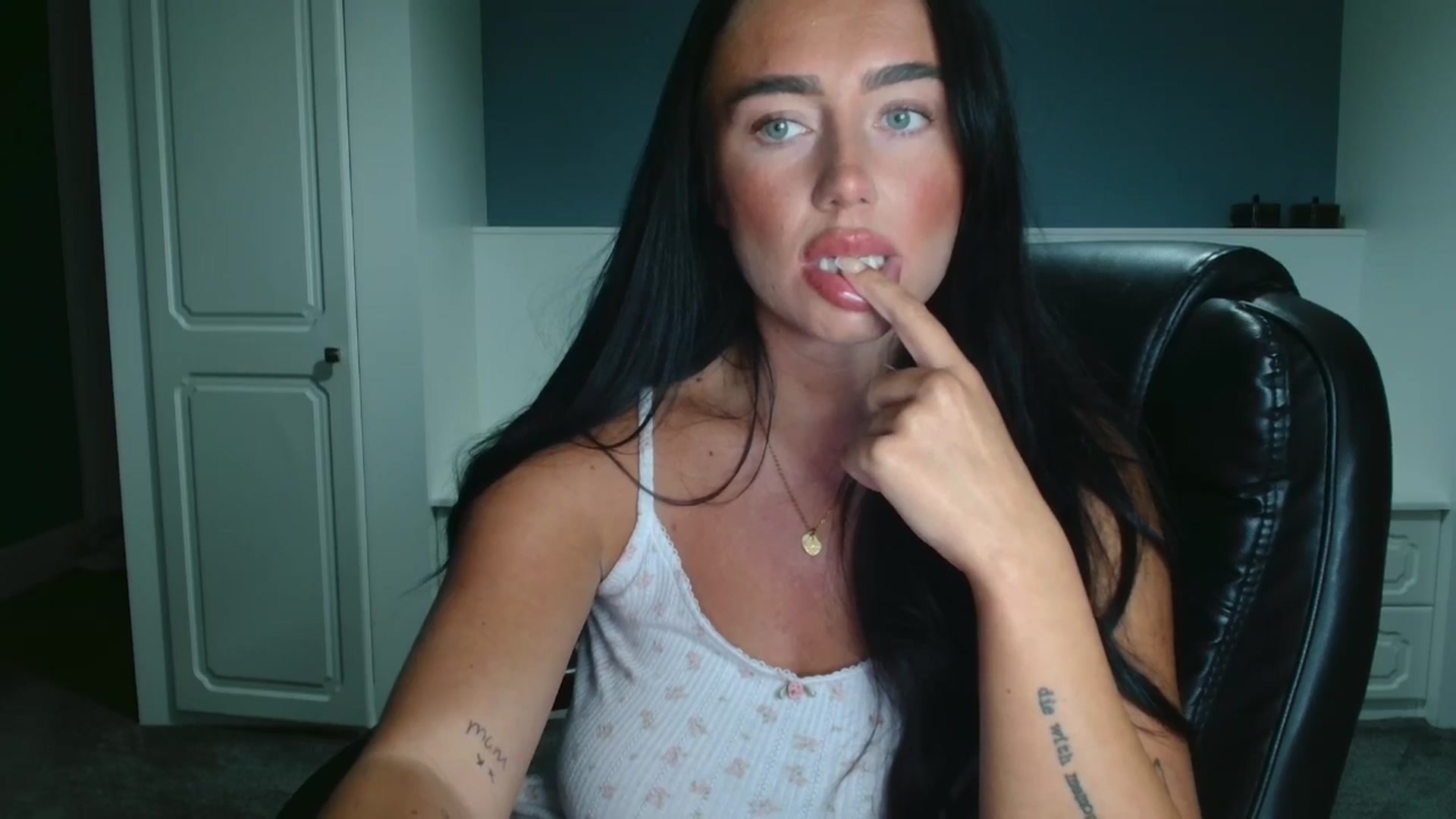 Gallery image thumbnail from ElleBloom's myfreecams stream on, 09/24/2025, 23:30 image 9 of 20