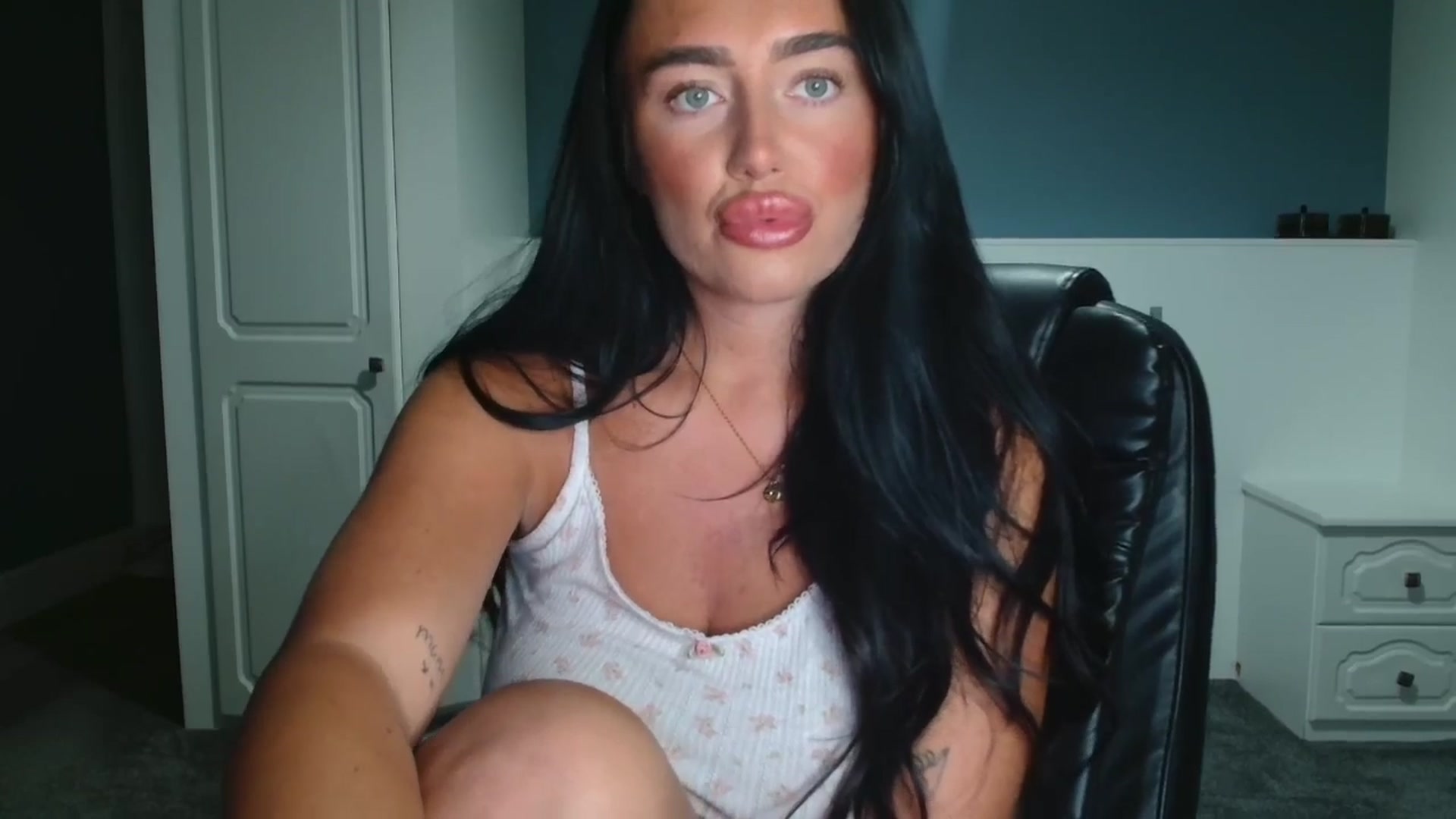 Gallery image thumbnail from ElleBloom's myfreecams stream on, 09/24/2025, 23:30 image 4 of 20
