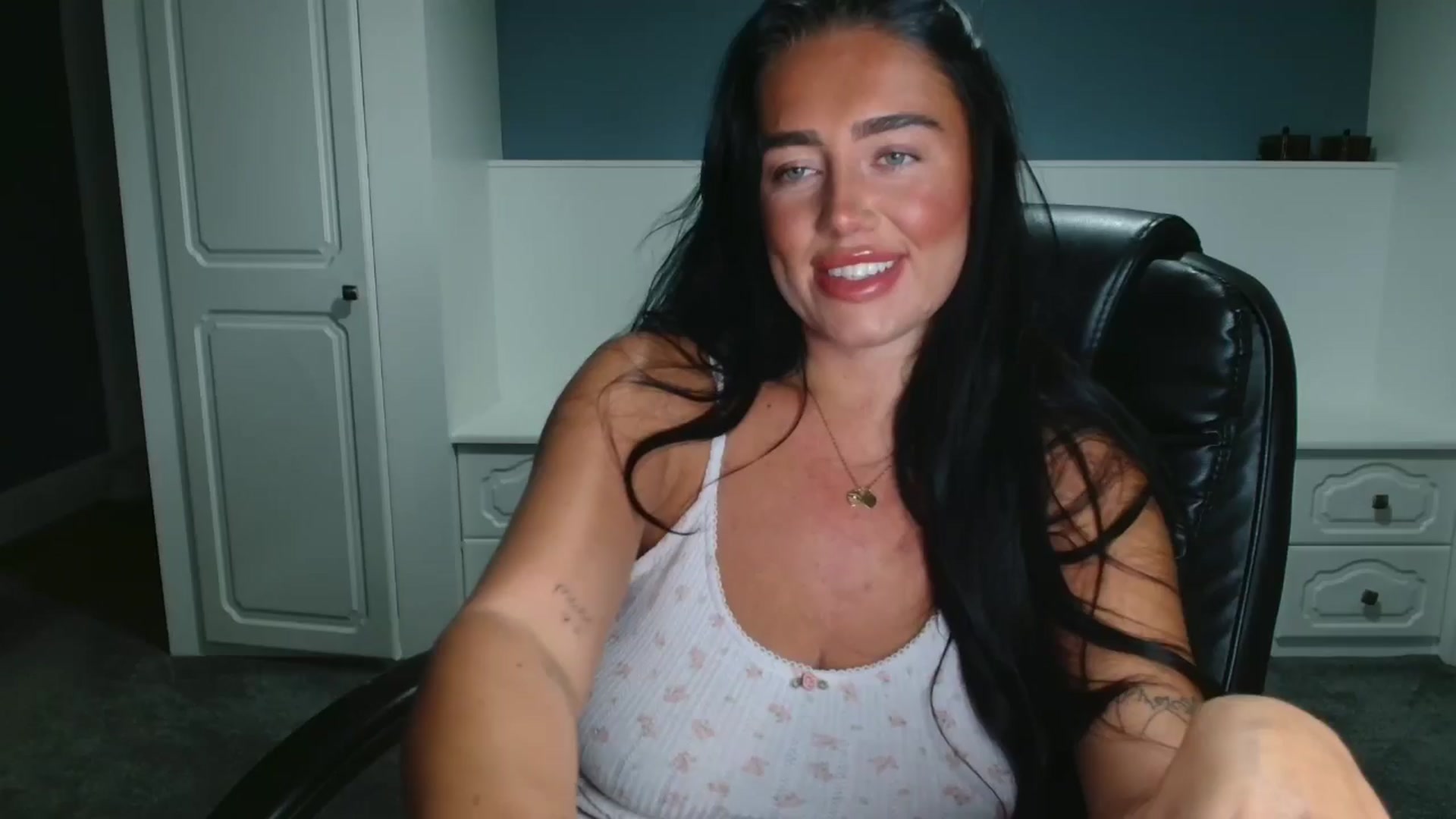Gallery image thumbnail from ElleBloom's myfreecams stream on, 09/25/2025, 01:15 image 5 of 20