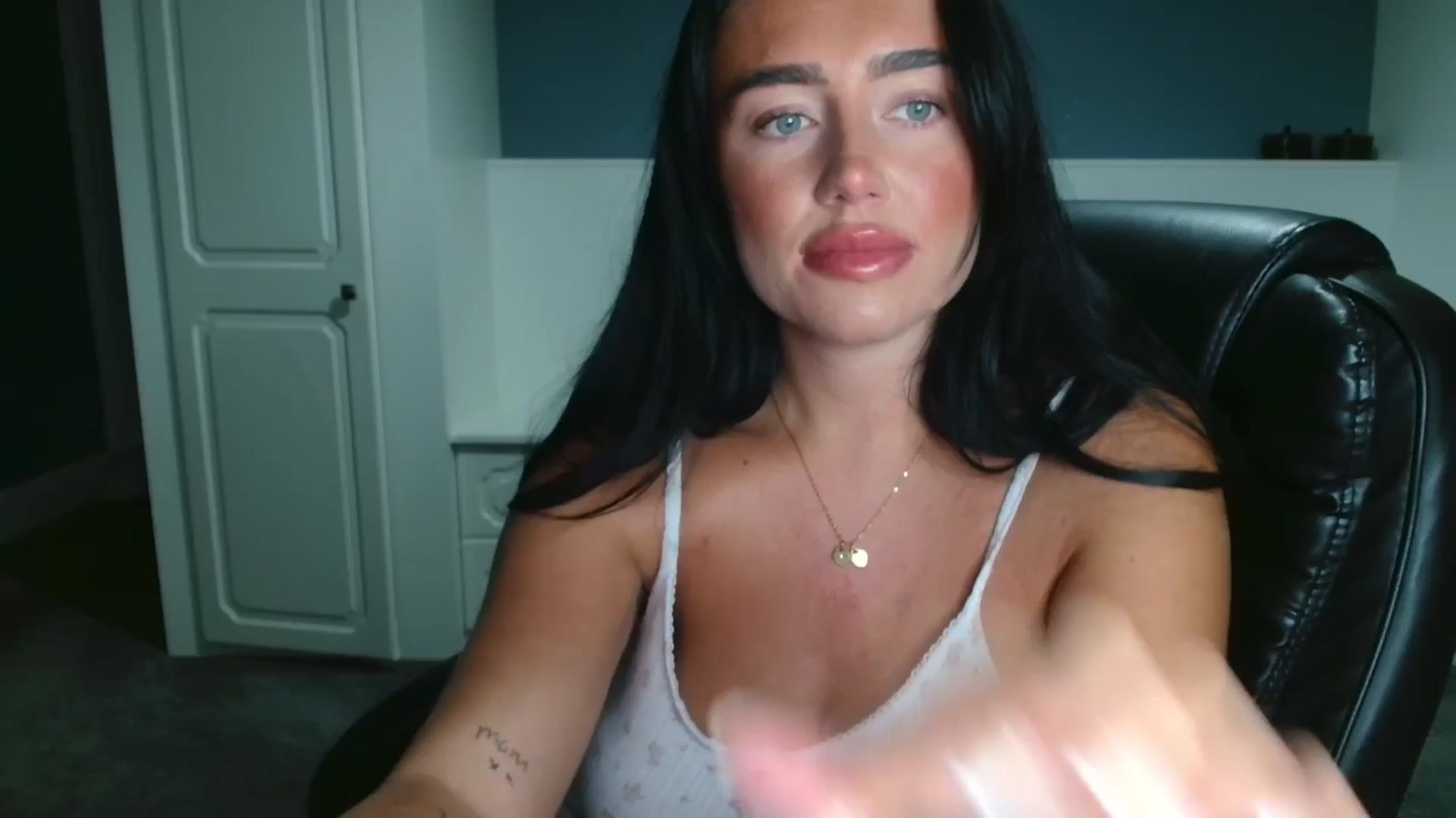 Gallery image thumbnail from ElleBloom's myfreecams stream on, 09/25/2025, 01:15 image 4 of 20
