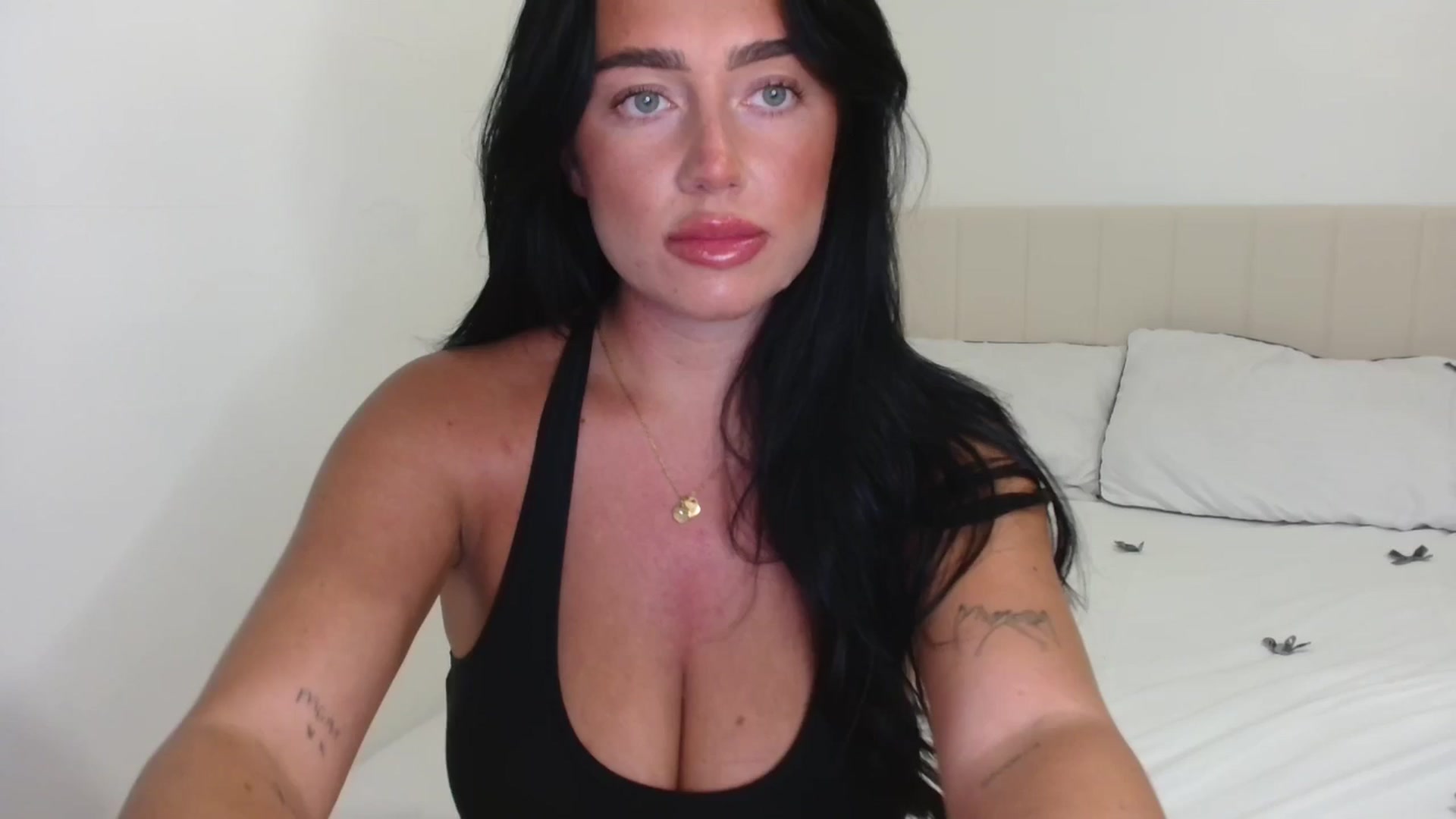 Gallery image thumbnail from ElleBloom's myfreecams stream on, 09/25/2025, 19:32 image 17 of 20