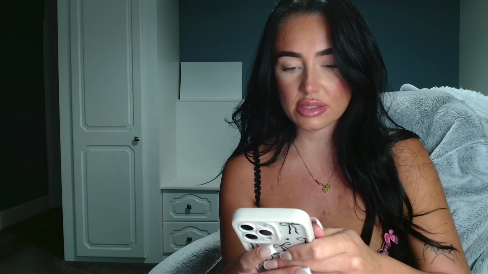 Gallery image thumbnail from ElleBloom's myfreecams stream on, 10/21/2025, 13:27 image 15 of 20