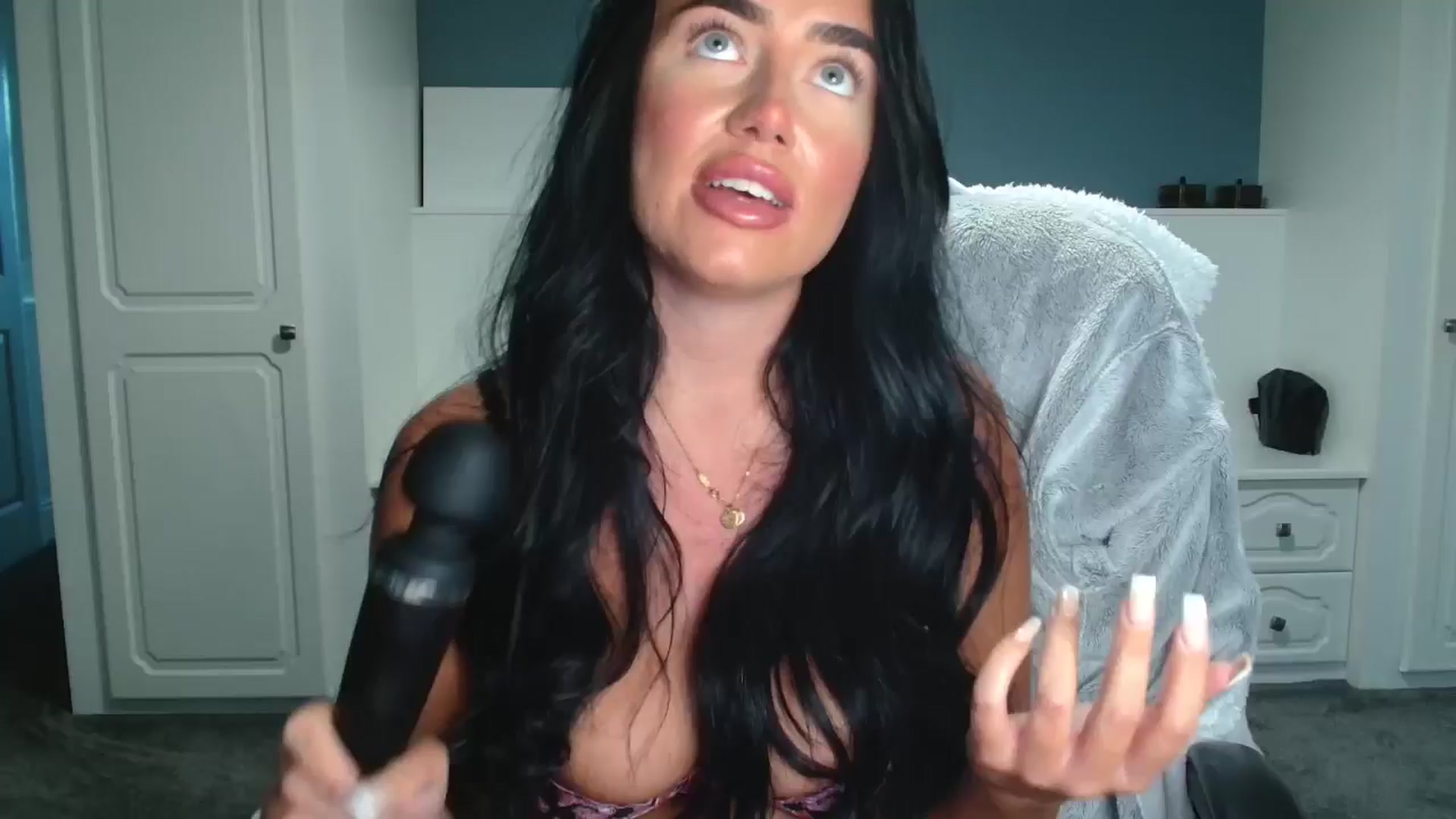 Gallery image thumbnail from ElleBloom's myfreecams stream on, 10/21/2025, 13:44 image 6 of 20