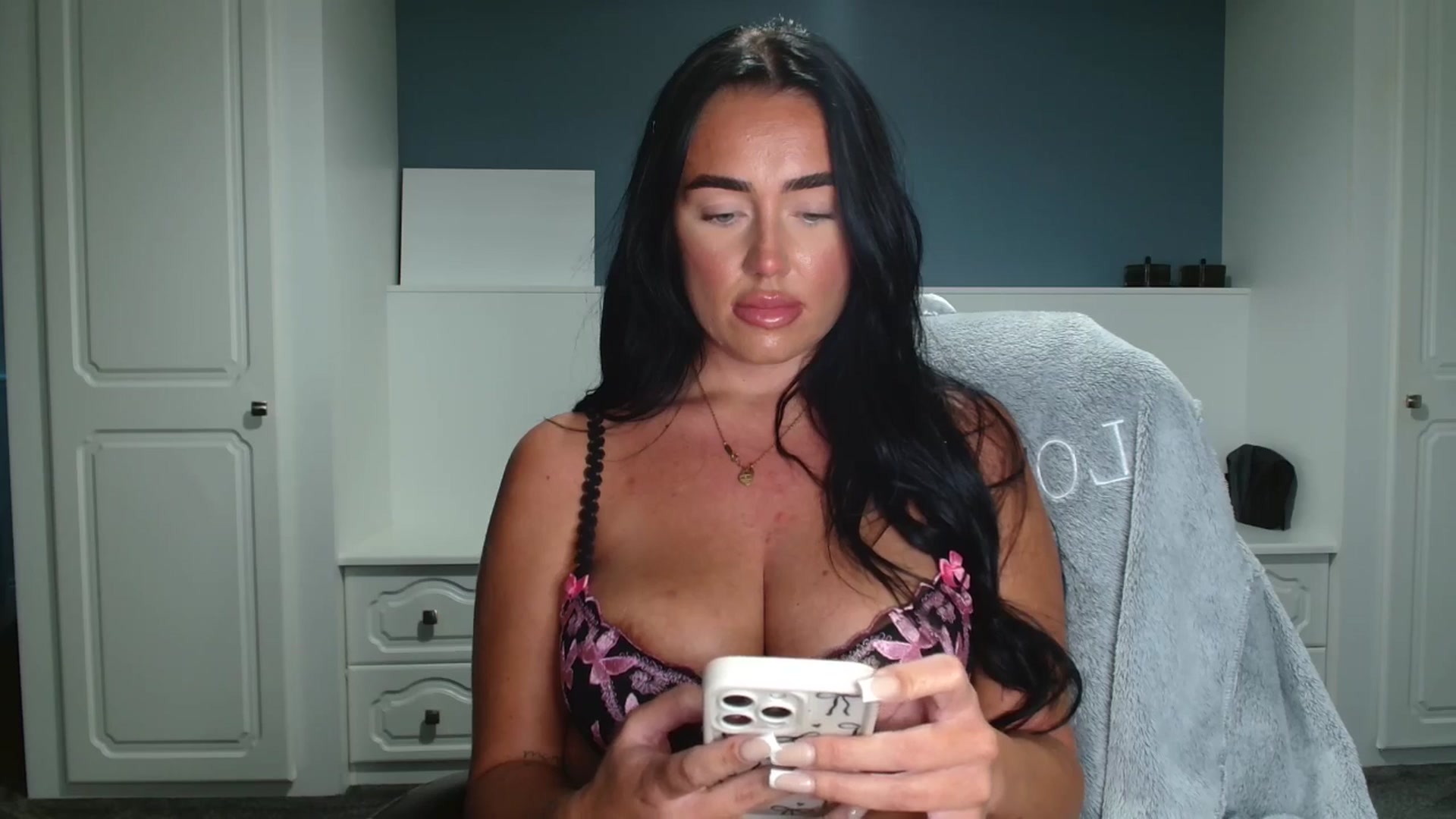 Gallery image thumbnail from ElleBloom's myfreecams stream on, 10/21/2025, 15:03 image 10 of 20