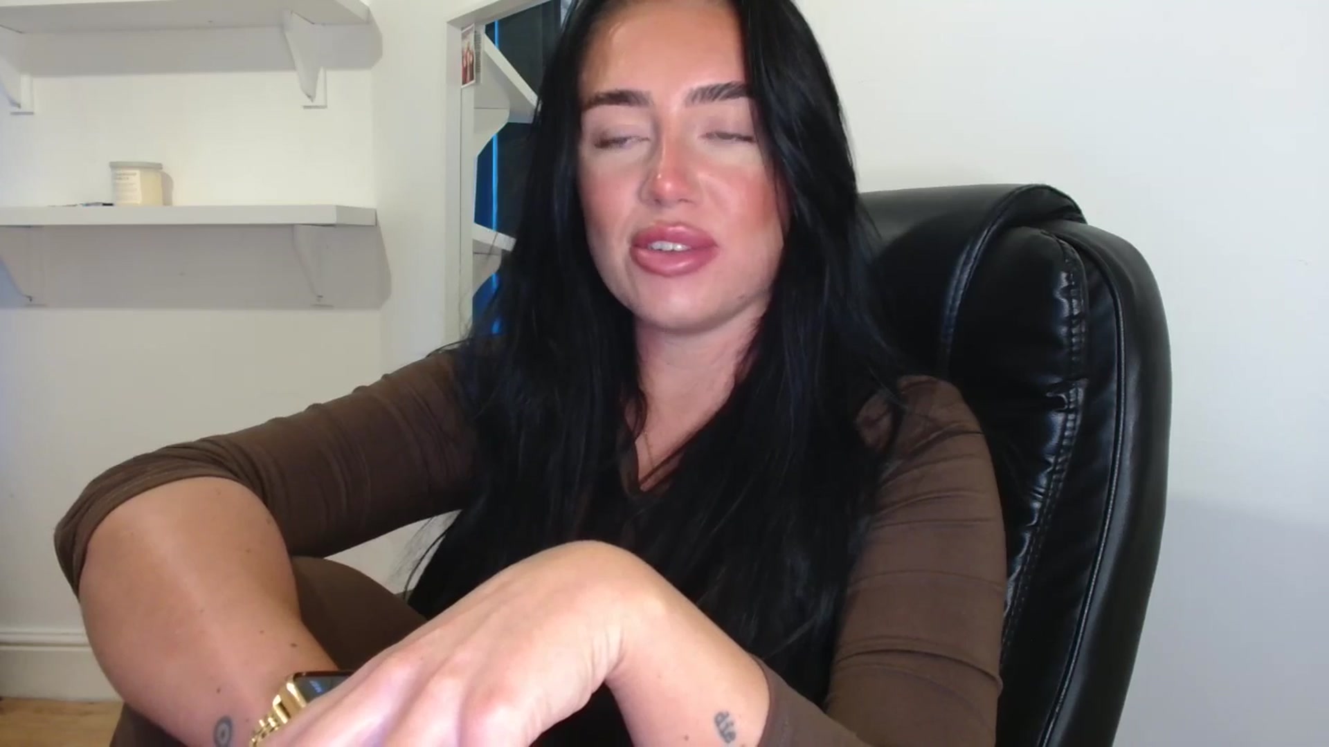 Gallery image thumbnail from ElleBloom's myfreecams stream on, 10/25/2025, 14:17 image 7 of 20