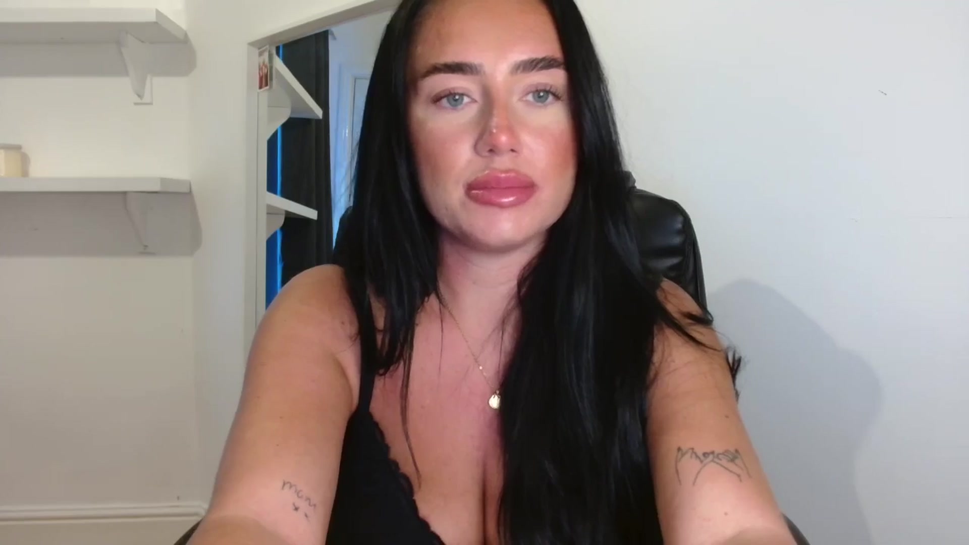 Gallery image thumbnail from ElleBloom's myfreecams stream on, 10/25/2025, 14:17 image 16 of 20