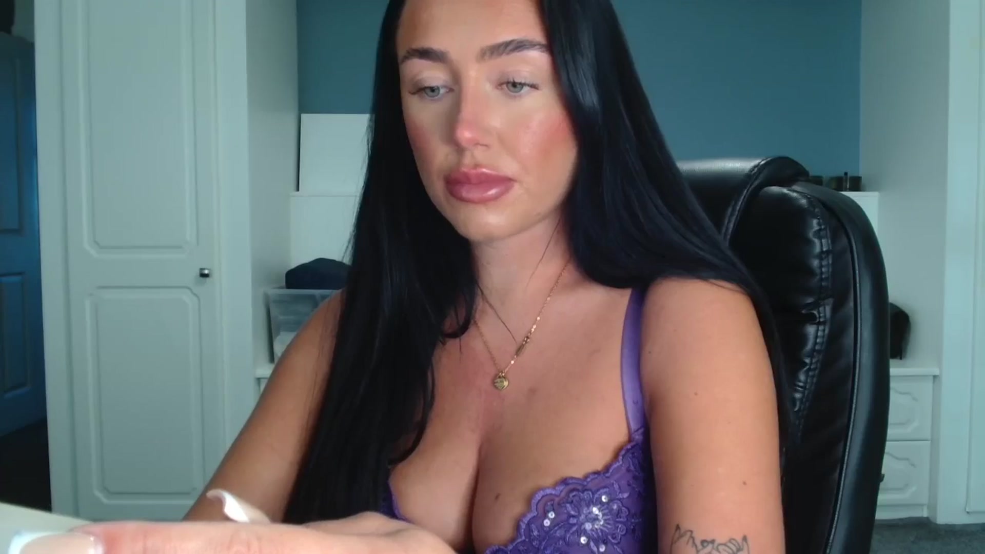 Gallery image thumbnail from ElleBloom's myfreecams stream on, 10/27/2025, 15:03 image 11 of 20
