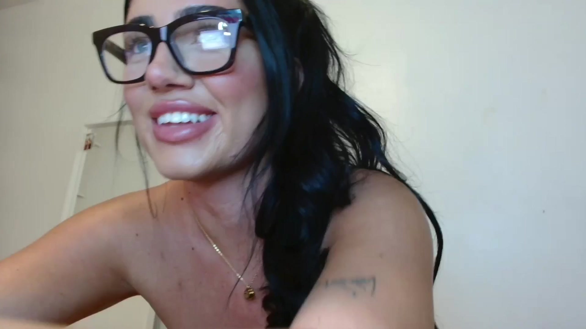 Gallery image thumbnail from ElleBloom's myfreecams stream on, 11/06/2025, 16:28 image 13 of 20