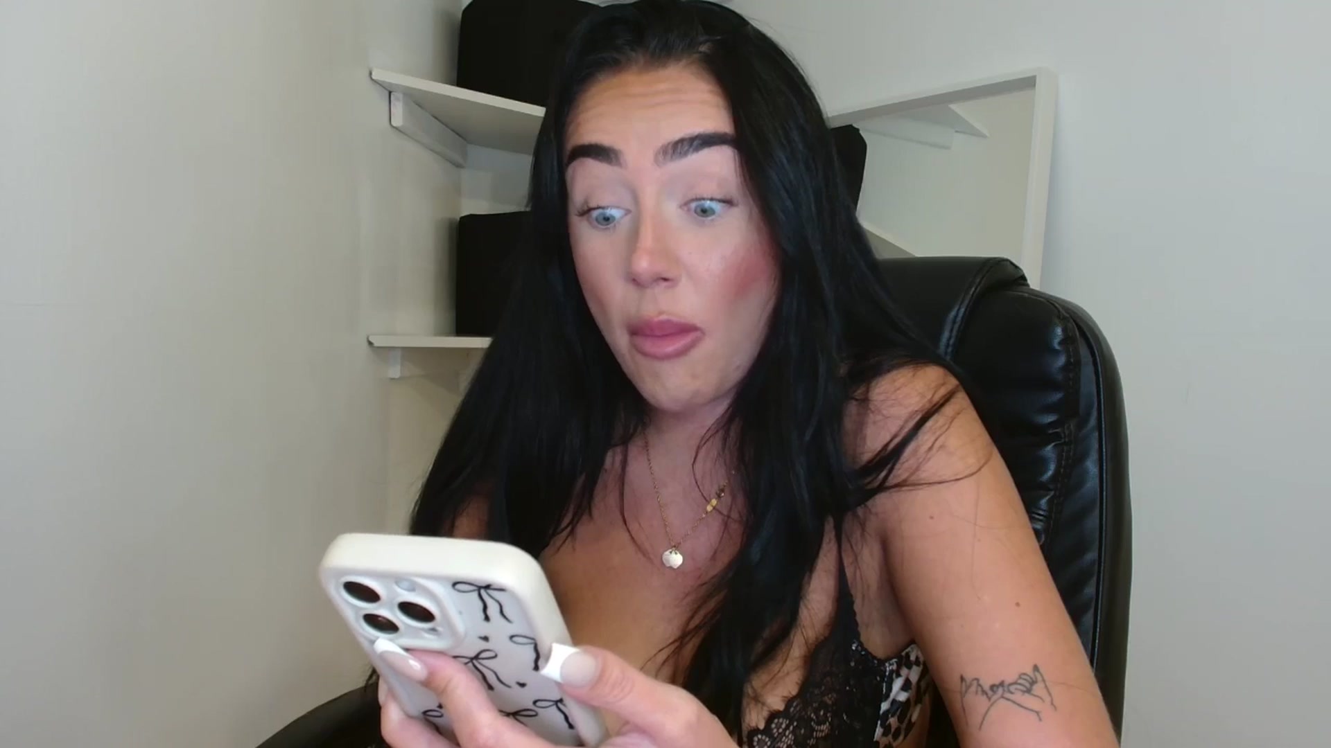 Gallery image thumbnail from ElleBloom's myfreecams stream on, 11/07/2025, 15:46 image 15 of 20