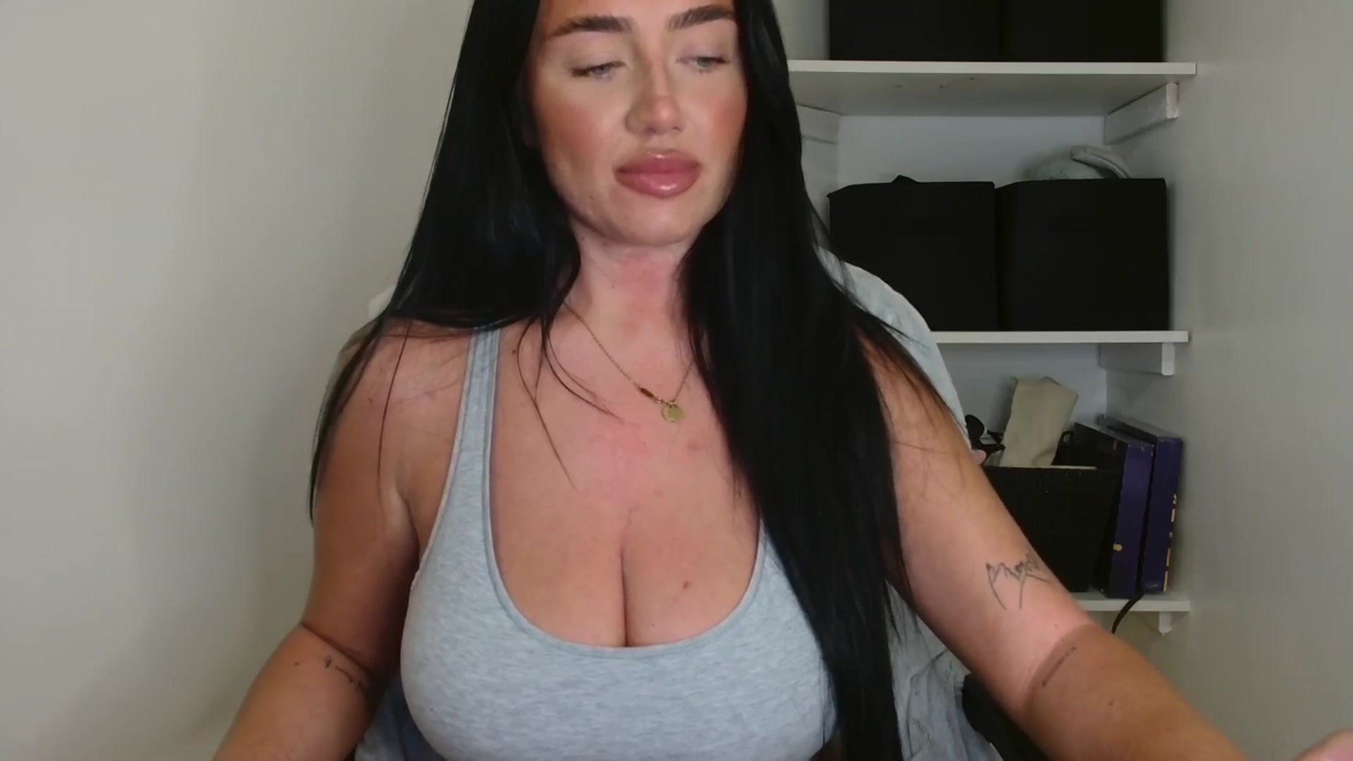 Gallery image thumbnail from ElleBloom's myfreecams stream on, 11/10/2025, 20:15 image 9 of 20
