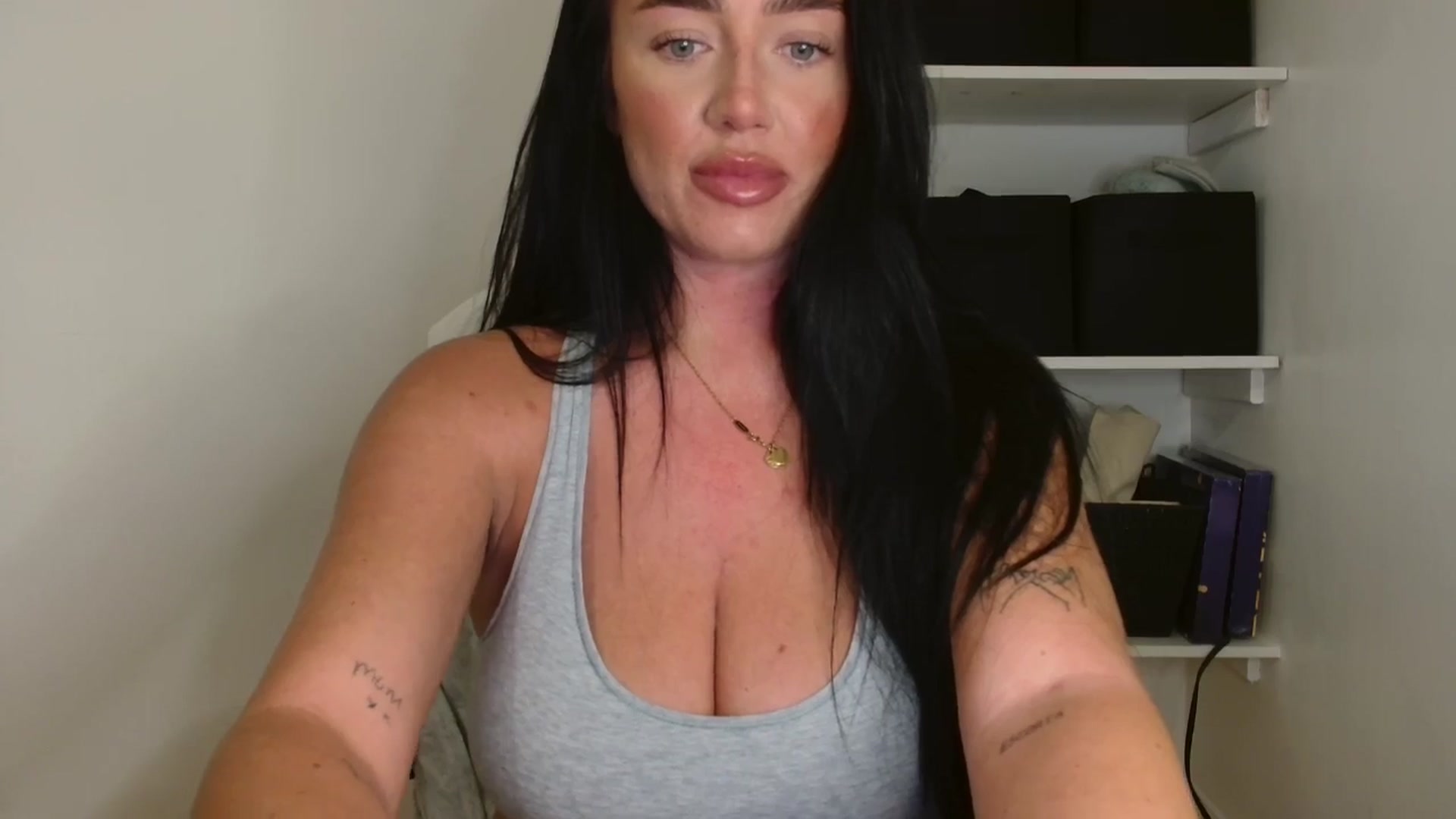 Gallery image thumbnail from ElleBloom's myfreecams stream on, 11/10/2025, 20:15 image 7 of 20