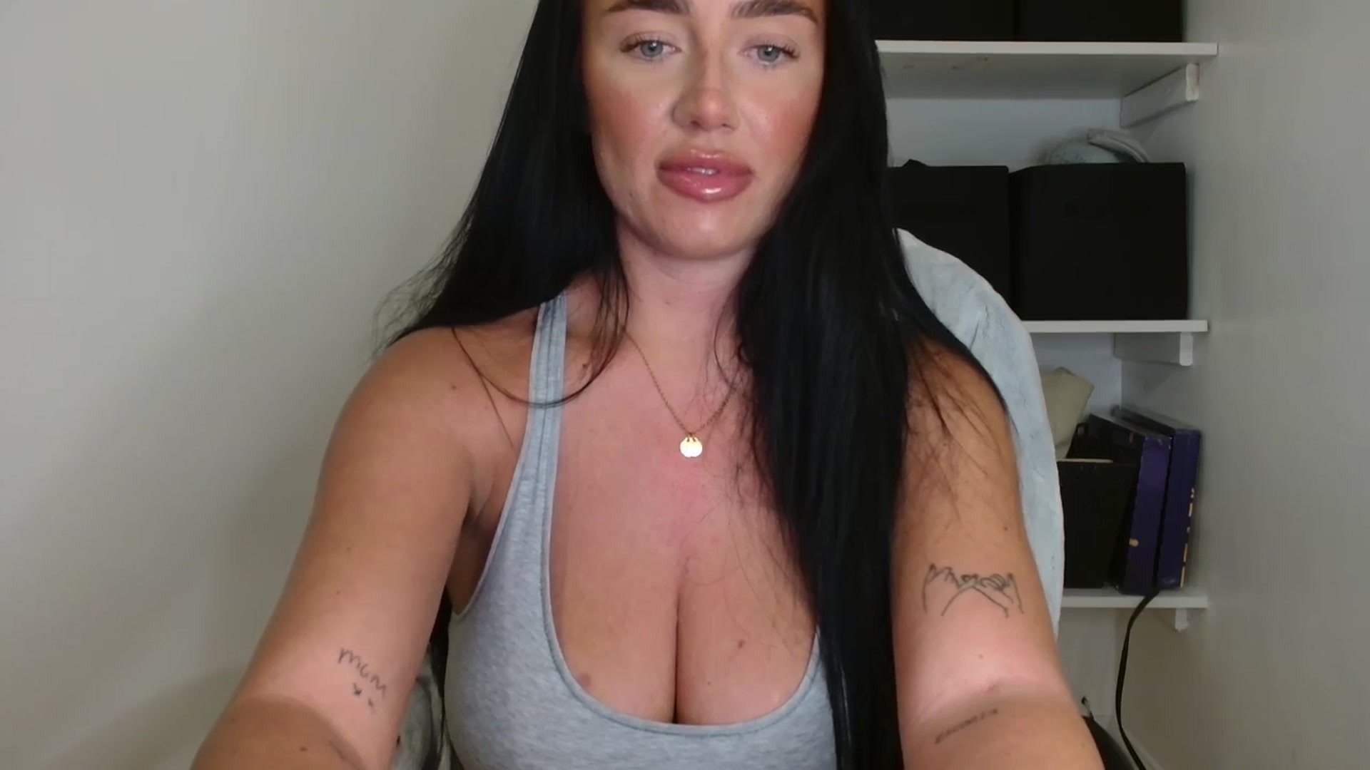 Gallery image thumbnail from ElleBloom's myfreecams stream on, 11/10/2025, 20:35 image 11 of 20
