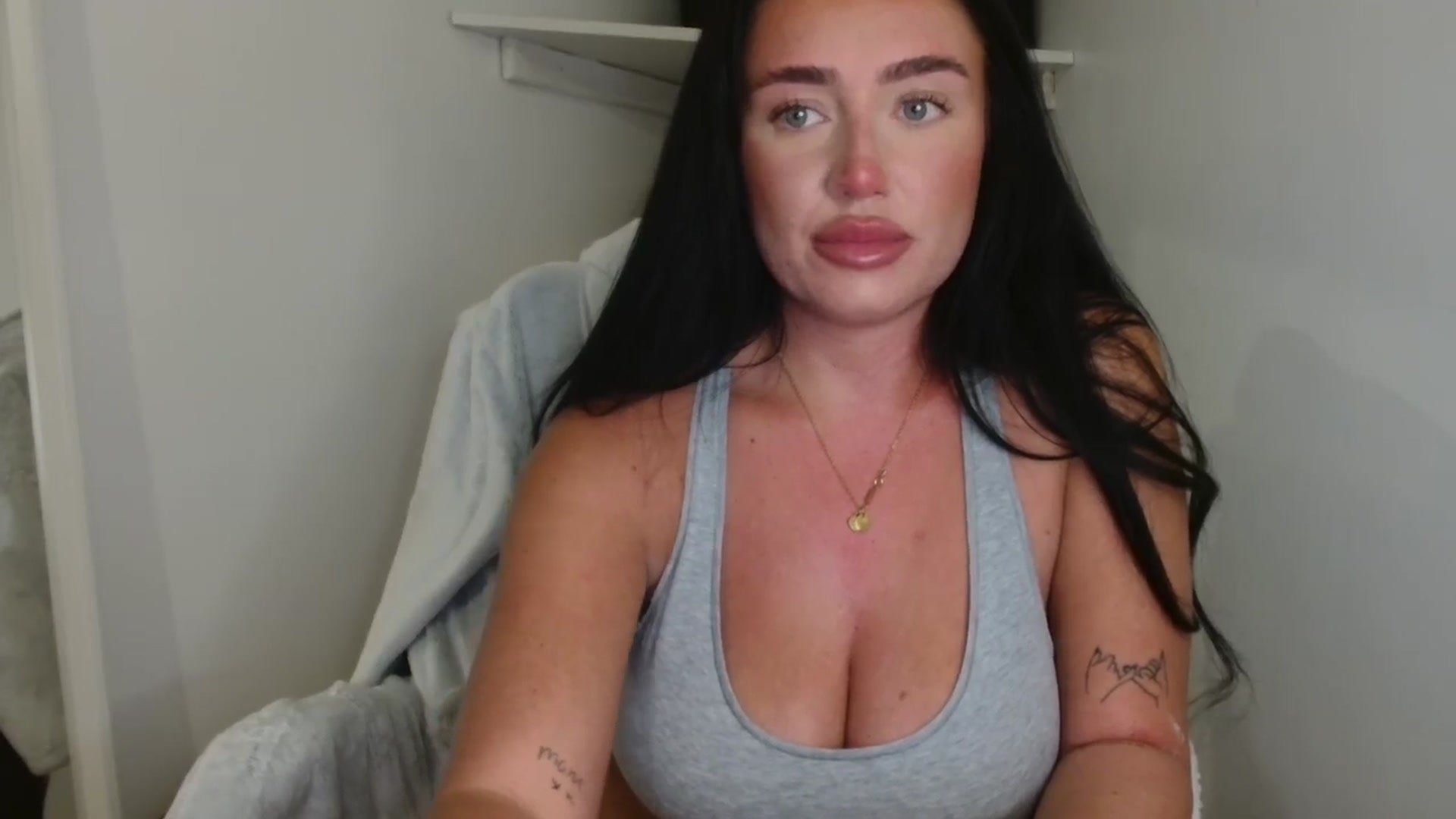 Gallery image thumbnail from ElleBloom's myfreecams stream on, 11/17/2025, 20:15 image 4 of 20