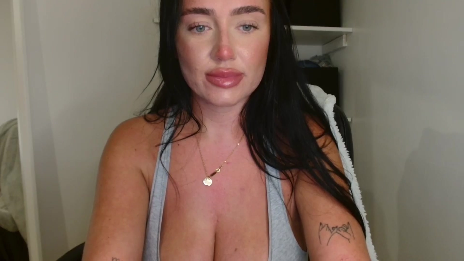 Gallery image thumbnail from ElleBloom's myfreecams stream on, 11/17/2025, 21:40 image 4 of 20
