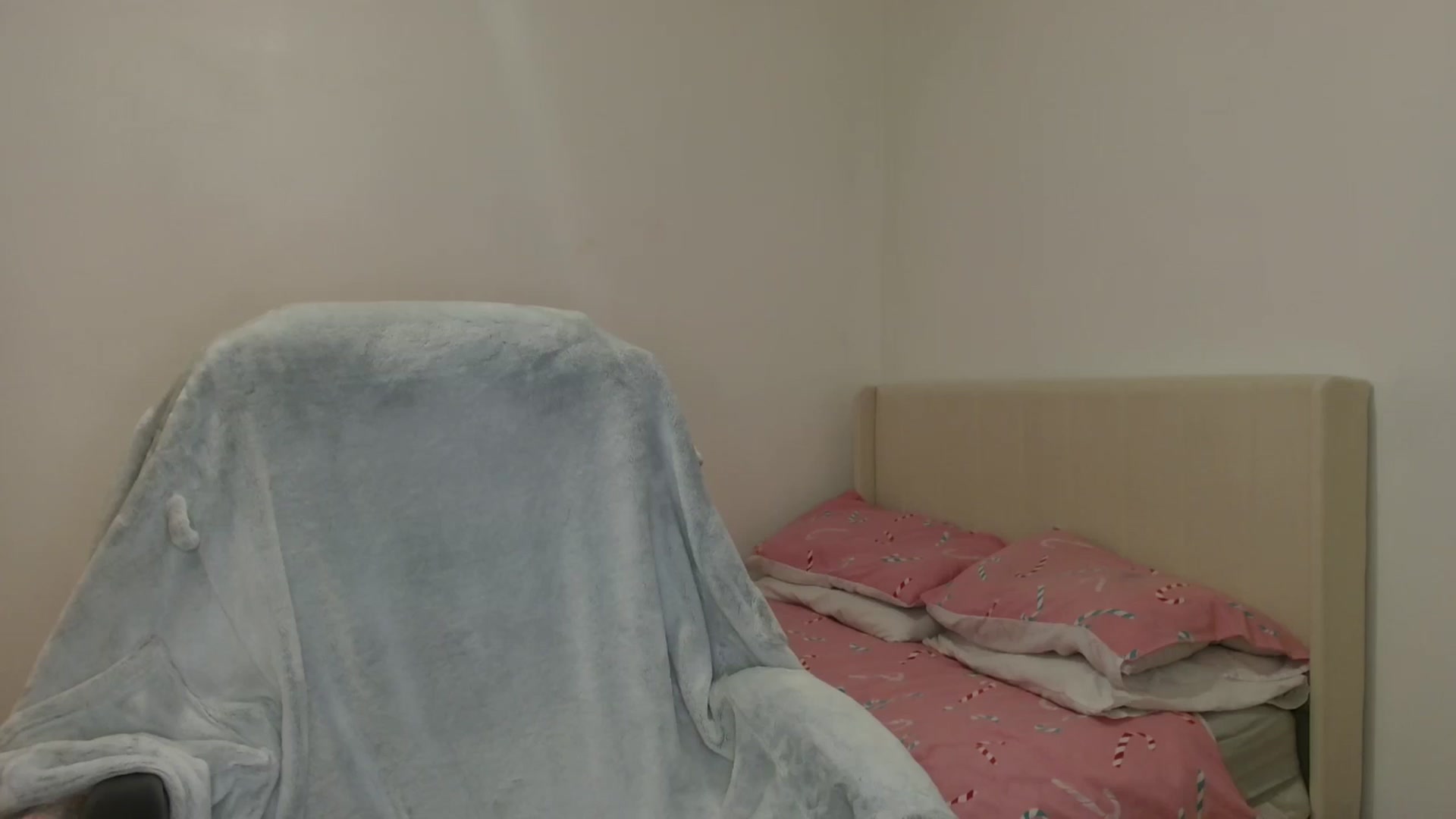 Gallery image thumbnail from ElleBloom's myfreecams stream on, 11/19/2025, 15:45 image 17 of 20