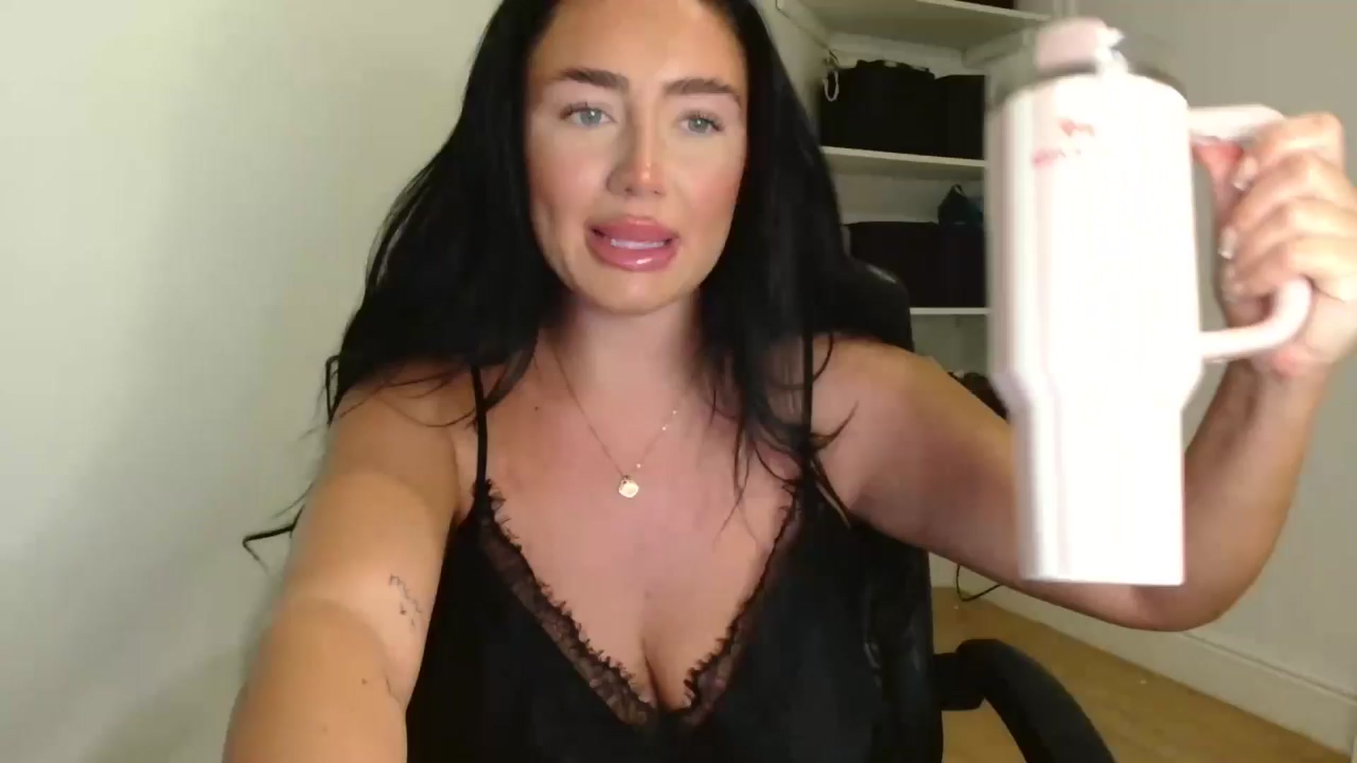 Gallery image thumbnail from ElleBloom's myfreecams stream on, 12/10/2025, 21:10 image 14 of 20
