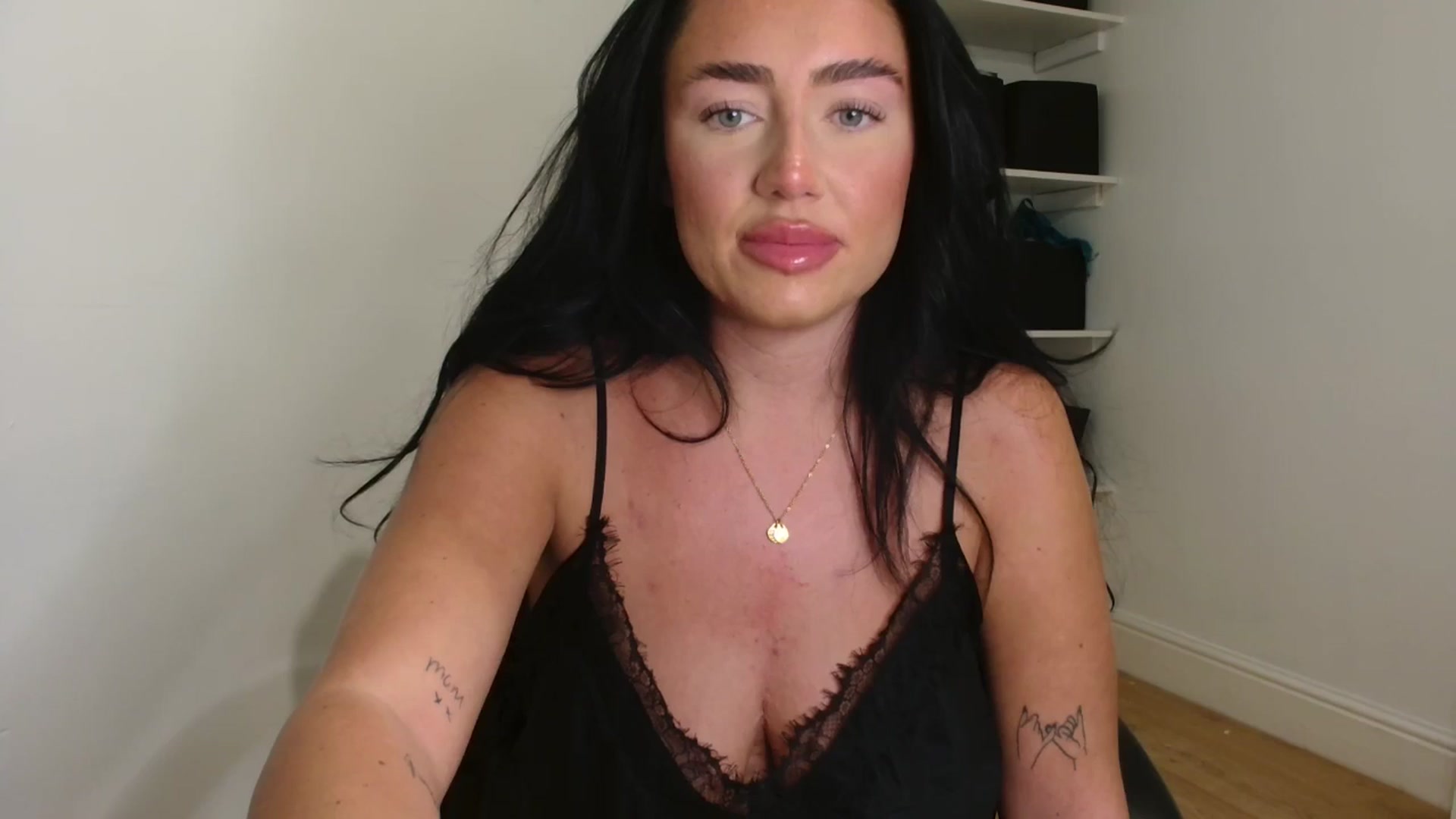 Gallery image thumbnail from ElleBloom's myfreecams stream on, 12/10/2025, 21:10 image 11 of 20