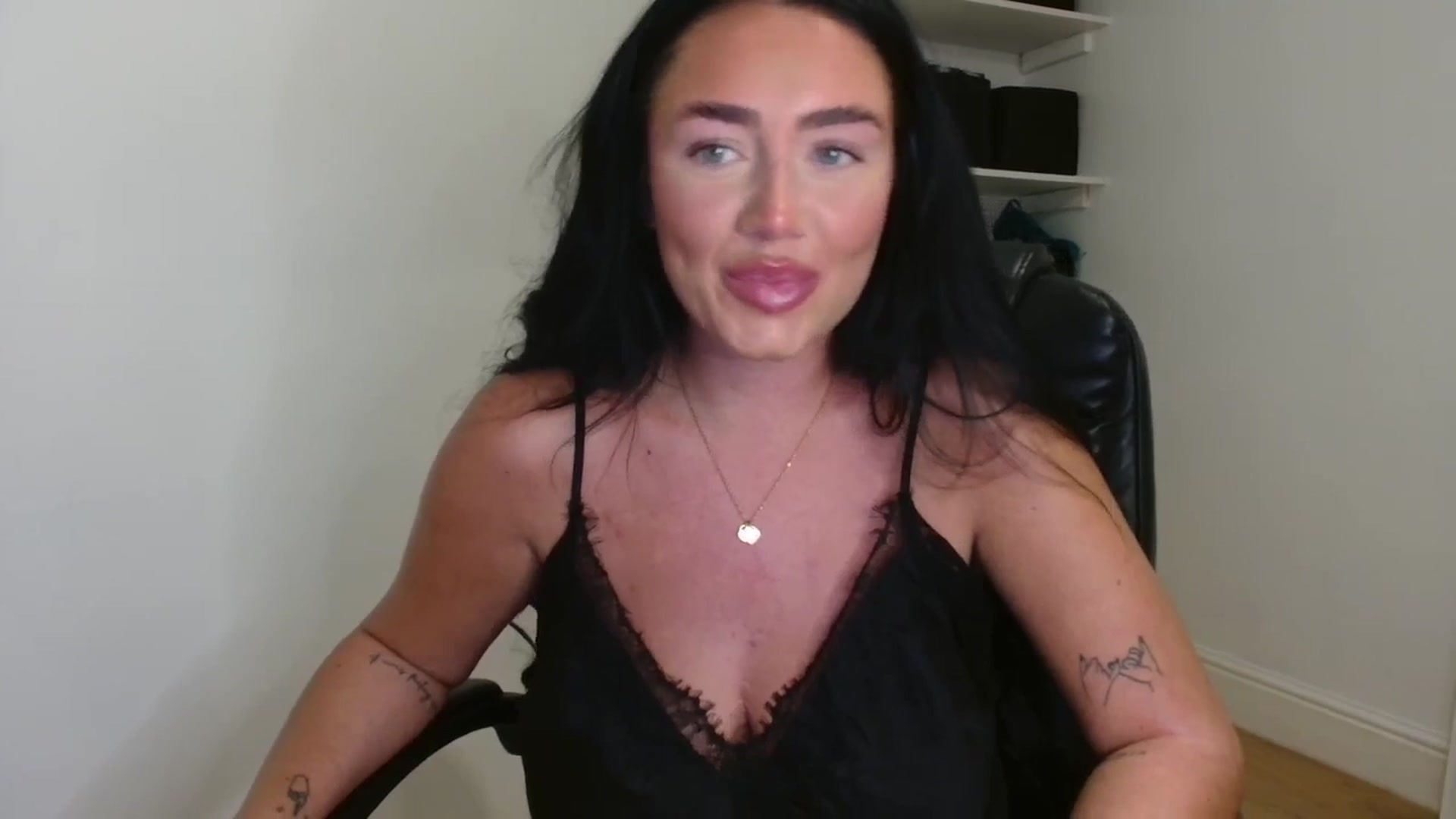 Gallery image thumbnail from ElleBloom's myfreecams stream on, 12/10/2025, 21:10 image 8 of 20