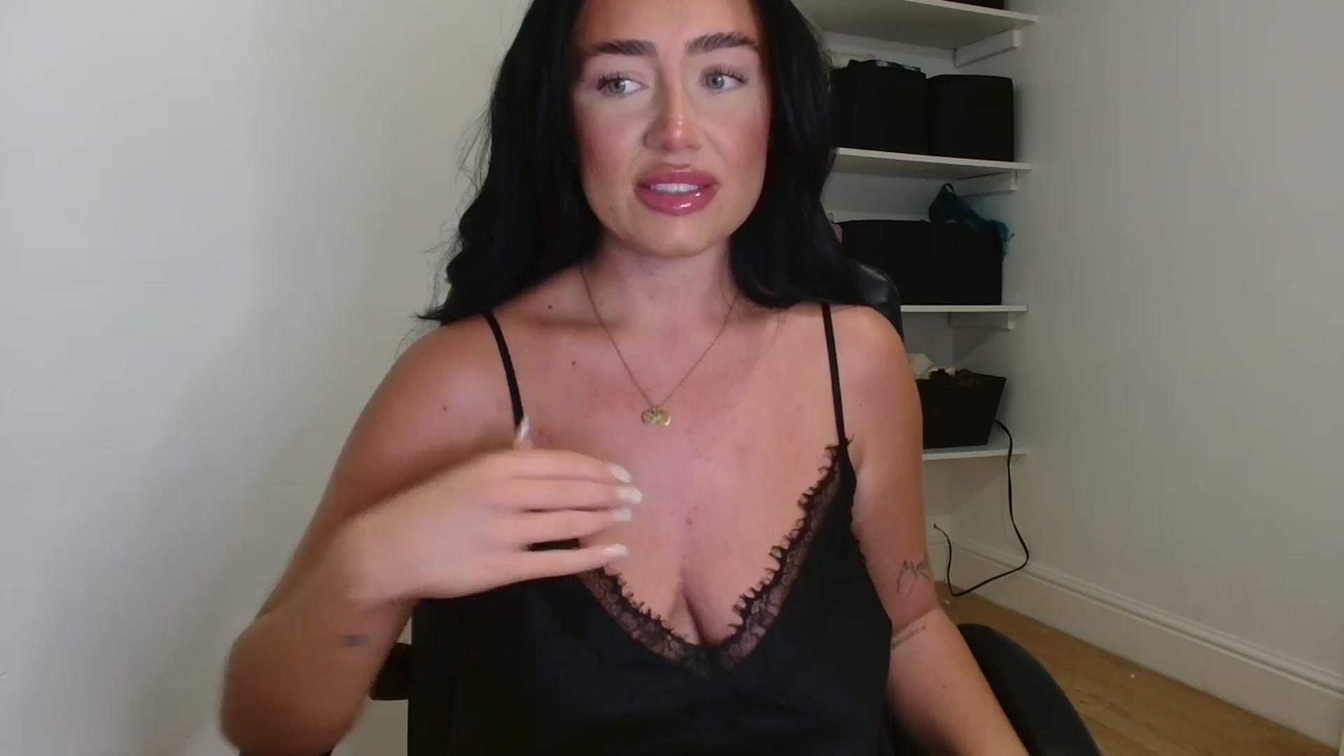Gallery image thumbnail from ElleBloom's myfreecams stream on, 12/10/2025, 21:10 image 10 of 20