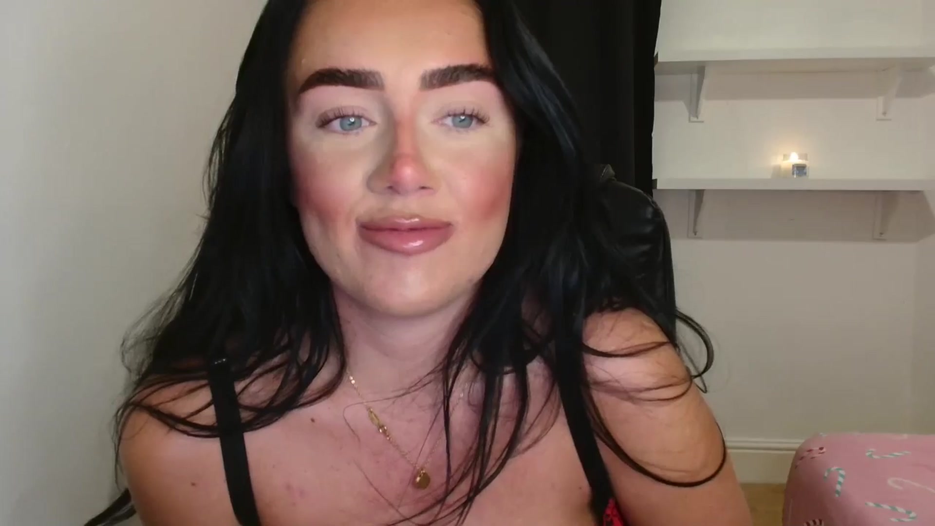 Gallery image thumbnail from ElleBloom's myfreecams stream on, 12/21/2025, 18:04 image 6 of 20