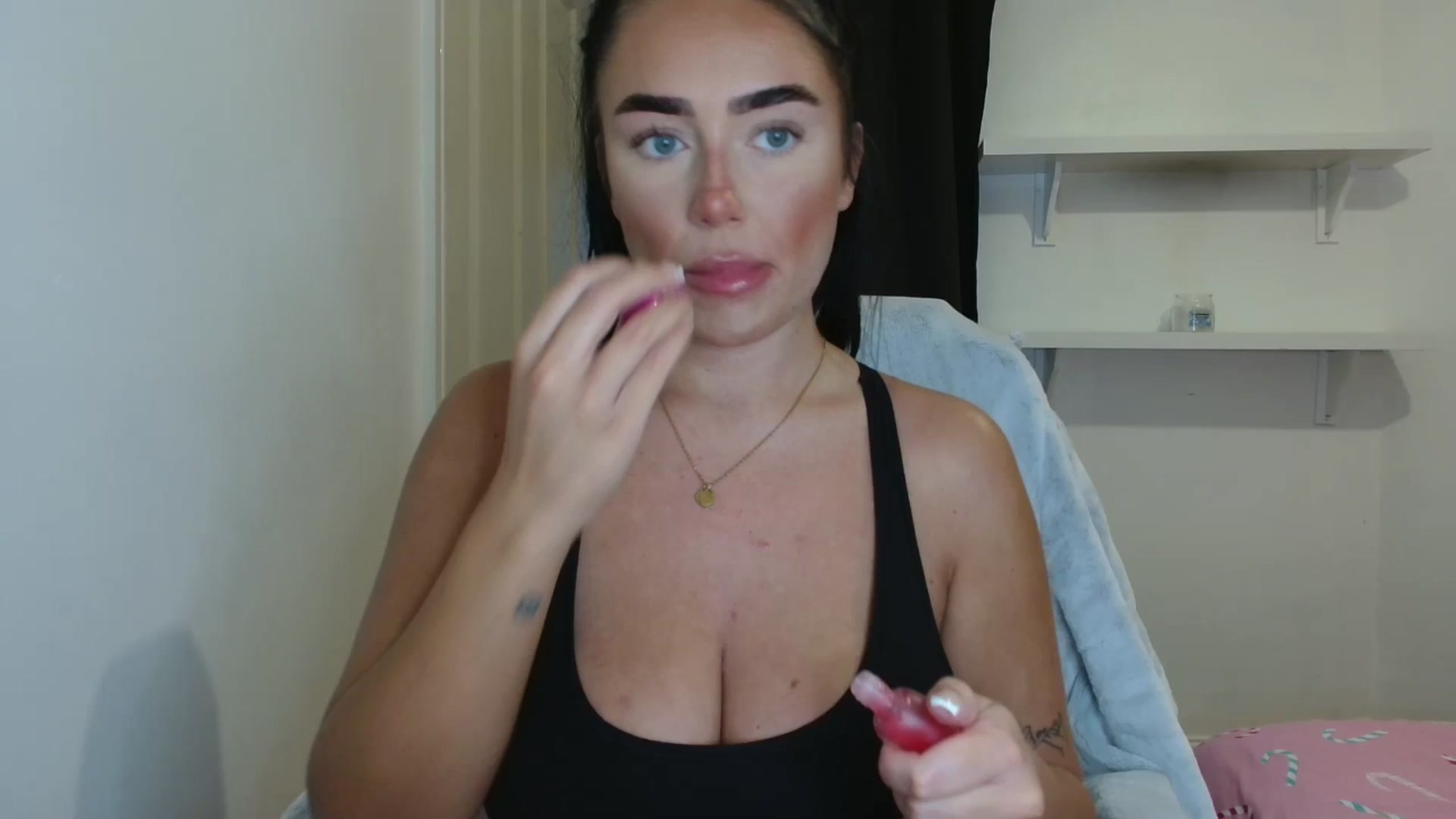 Gallery image thumbnail from ElleBloom's myfreecams stream on, 12/22/2025, 16:15 image 1 of 20