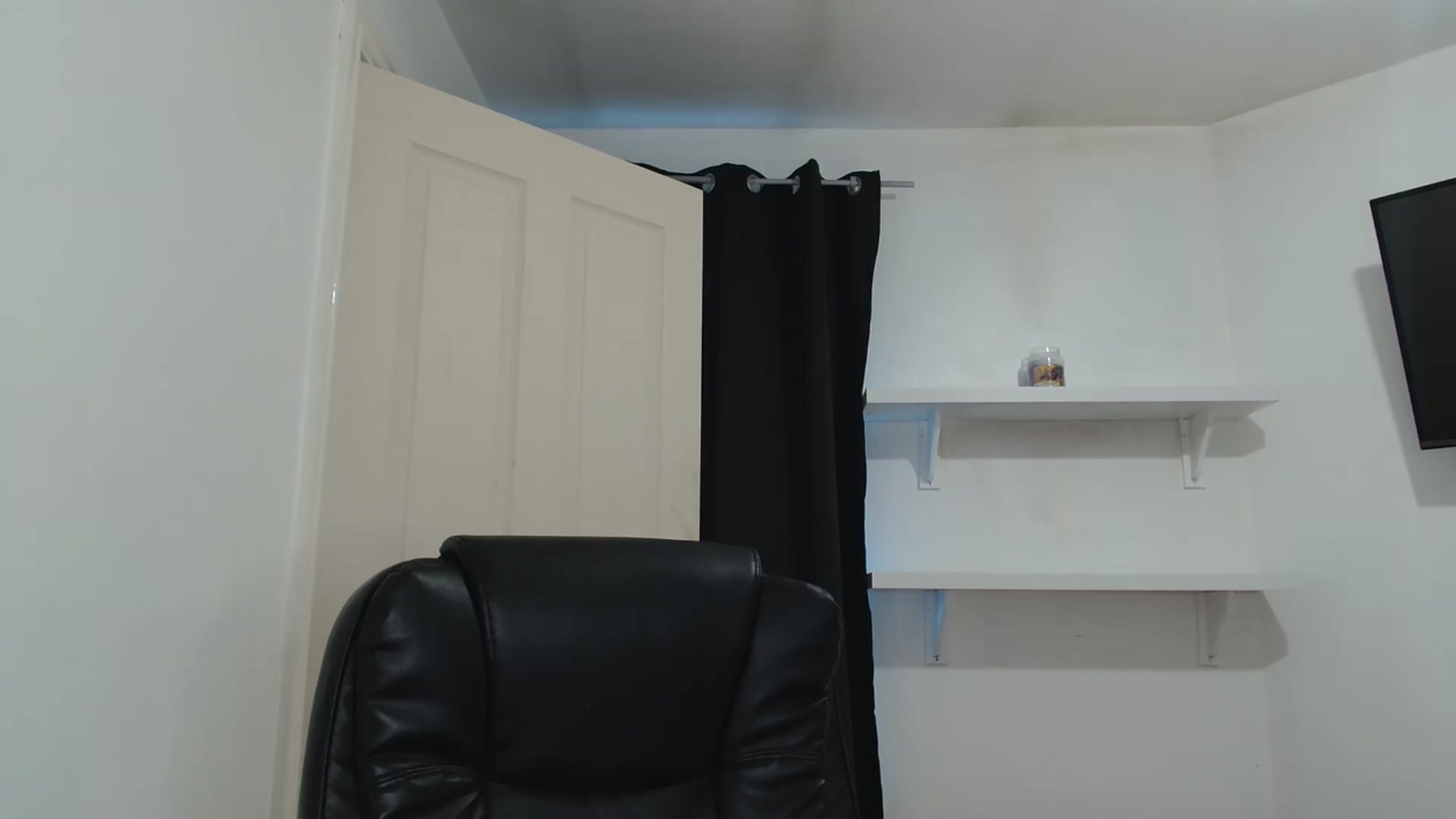 Gallery image thumbnail from ElleBloom's myfreecams stream on, 01/13/2026, 15:29 image 11 of 20