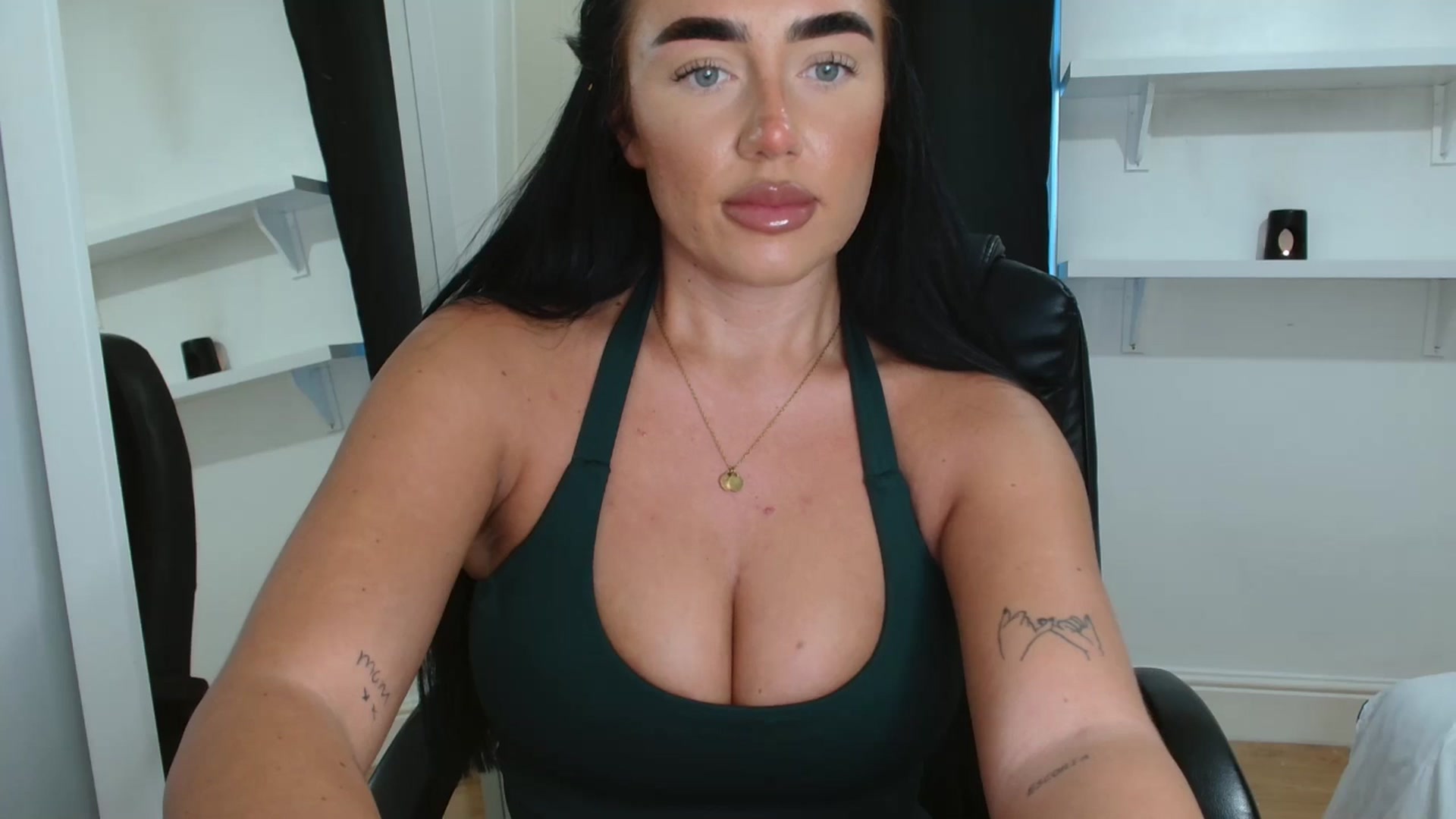Gallery image thumbnail from ElleBloom's myfreecams stream on, 01/22/2026, 12:52 image 9 of 20