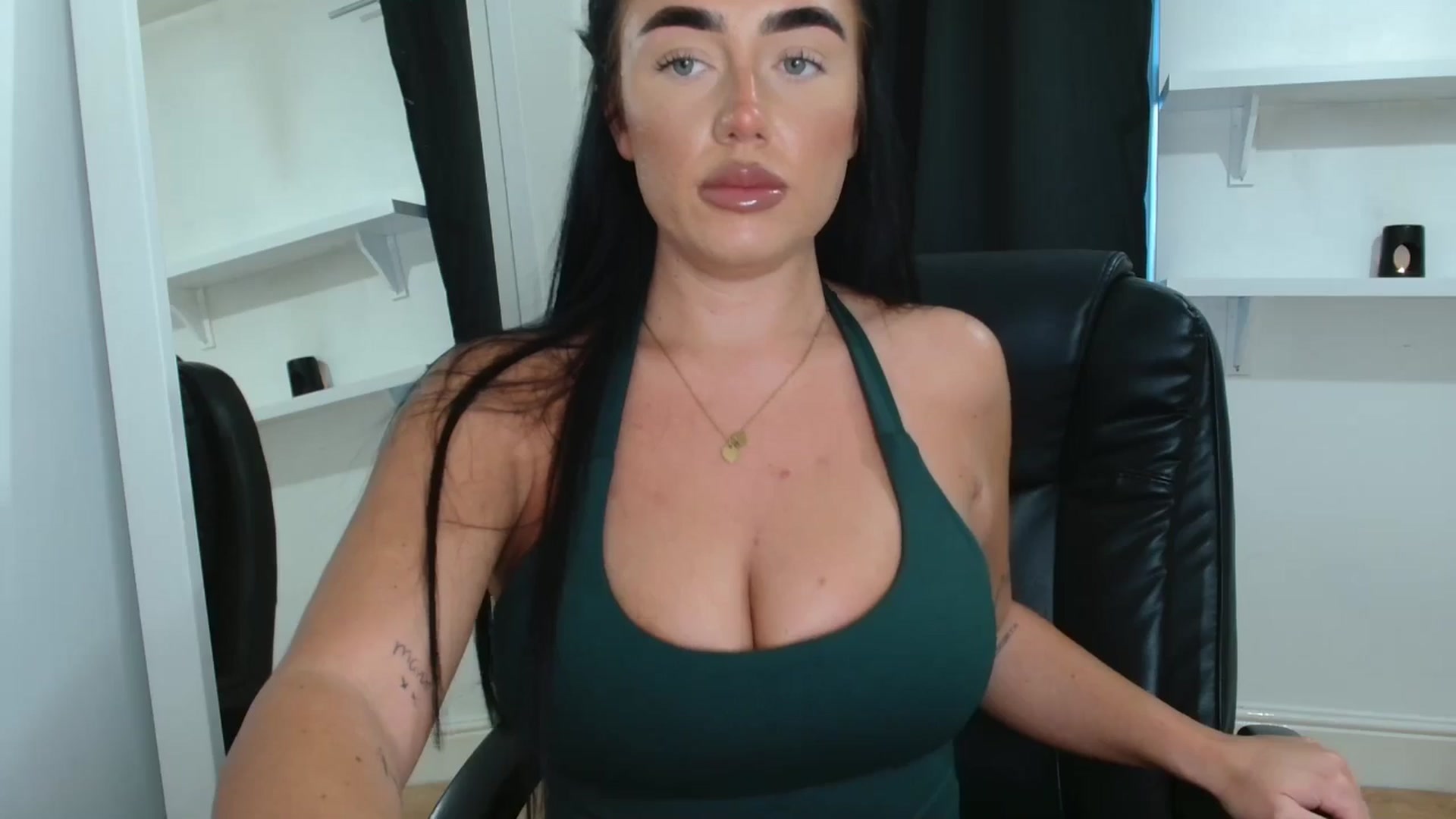 Gallery image thumbnail from ElleBloom's myfreecams stream on, 01/22/2026, 12:52 image 7 of 20