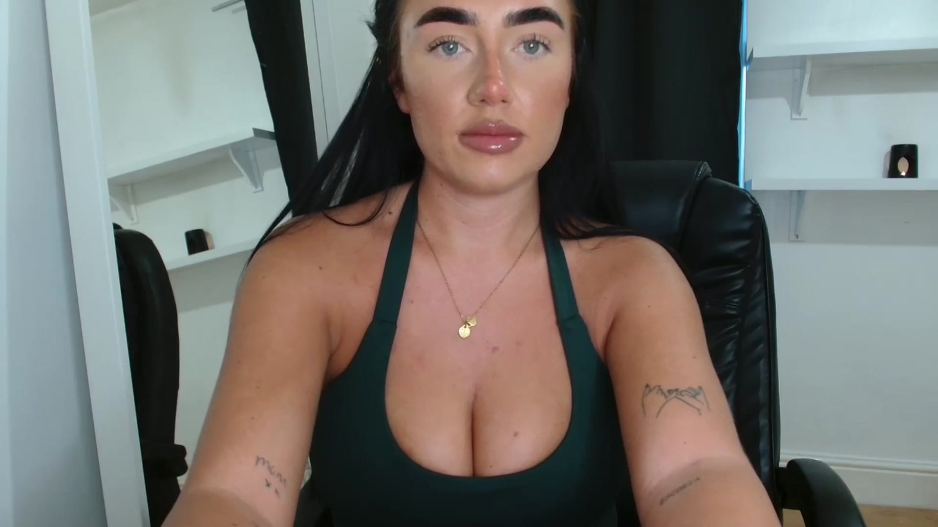 Gallery image thumbnail from ElleBloom's myfreecams stream on, 01/22/2026, 12:52 image 8 of 20