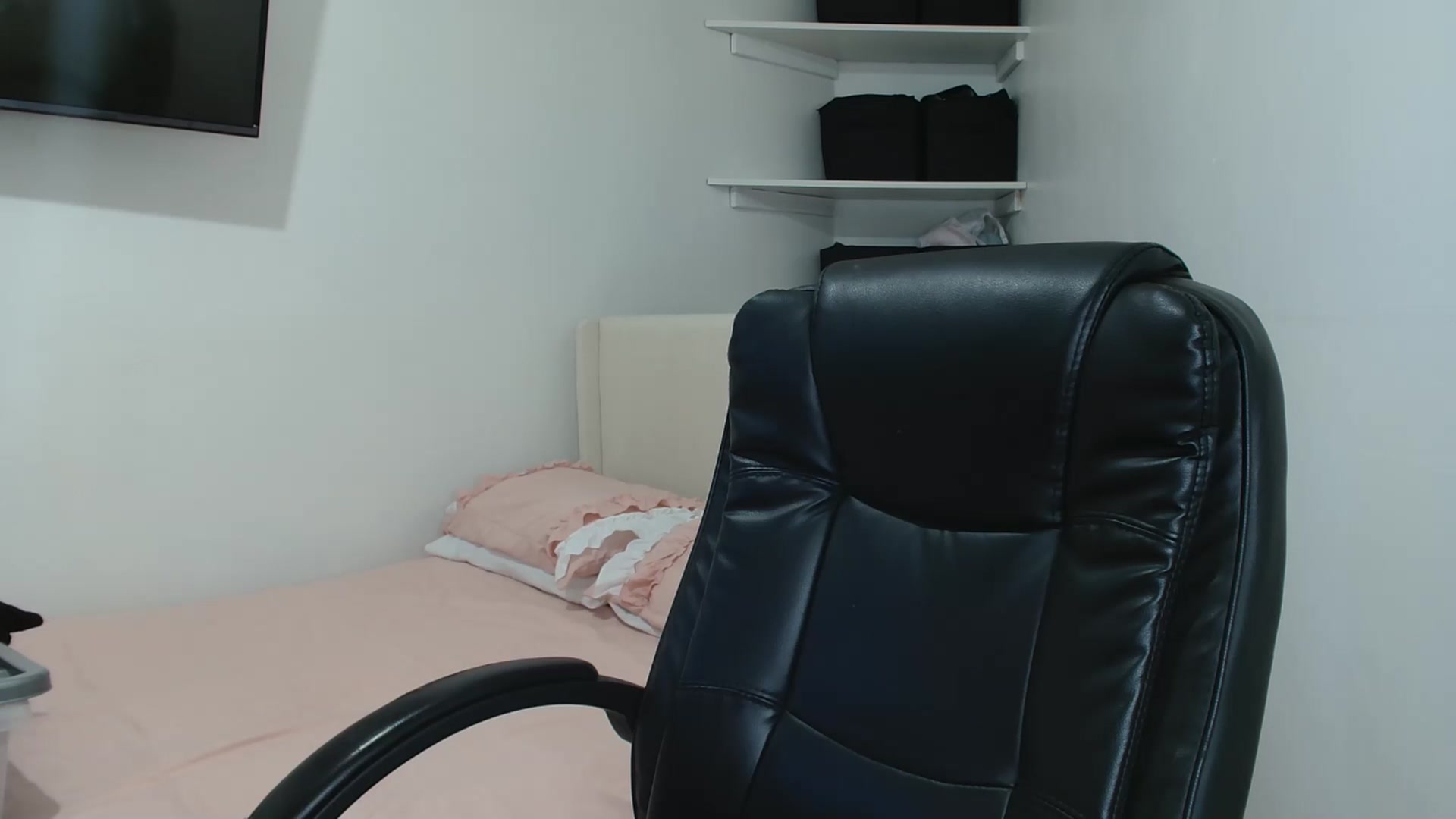 Gallery image thumbnail from ElleBloom's myfreecams stream on, 02/18/2026, 14:22 image 9 of 20