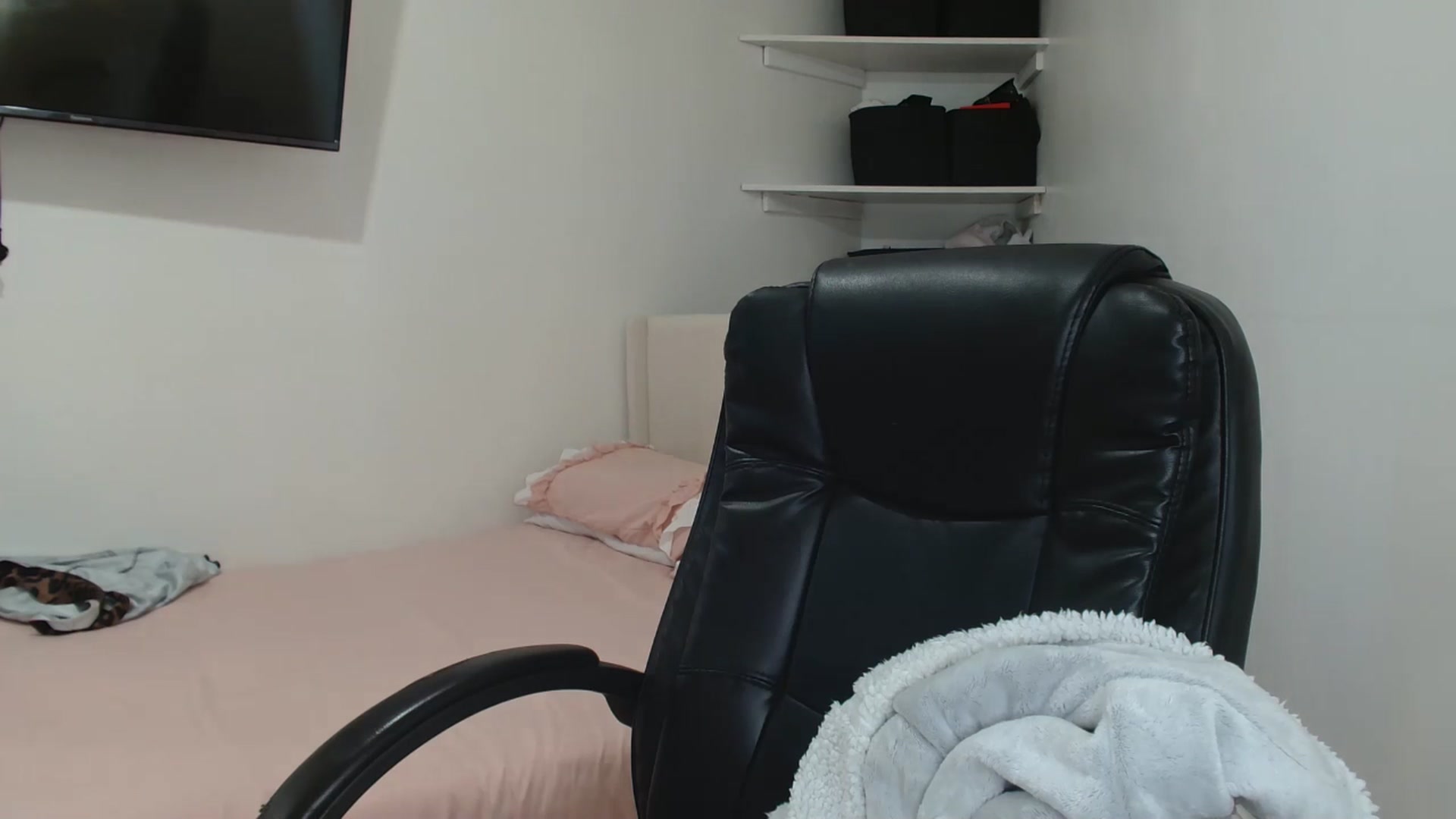 Gallery image thumbnail from ElleBloom's myfreecams stream on, 02/19/2026, 15:13 image 7 of 20