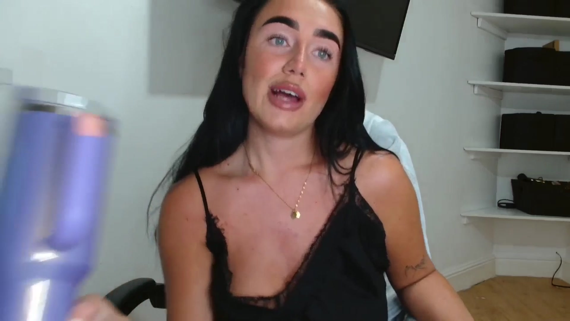 Gallery image thumbnail from ElleBloom's myfreecams stream on, 03/23/2026, 16:41 image 18 of 20