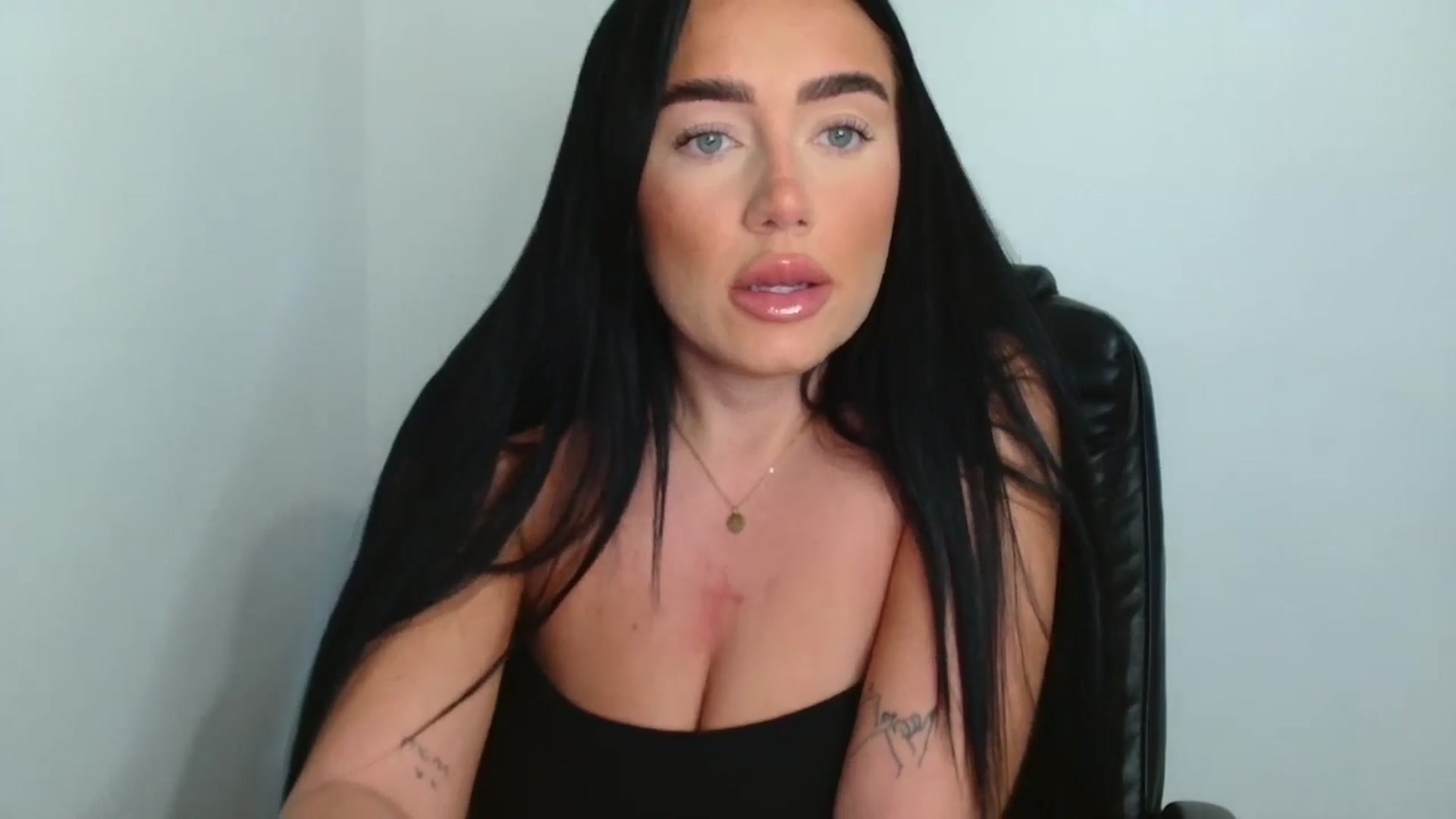 Gallery image thumbnail from ElleBloom's myfreecams stream on, 04/13/2026, 15:08 image 3 of 20
