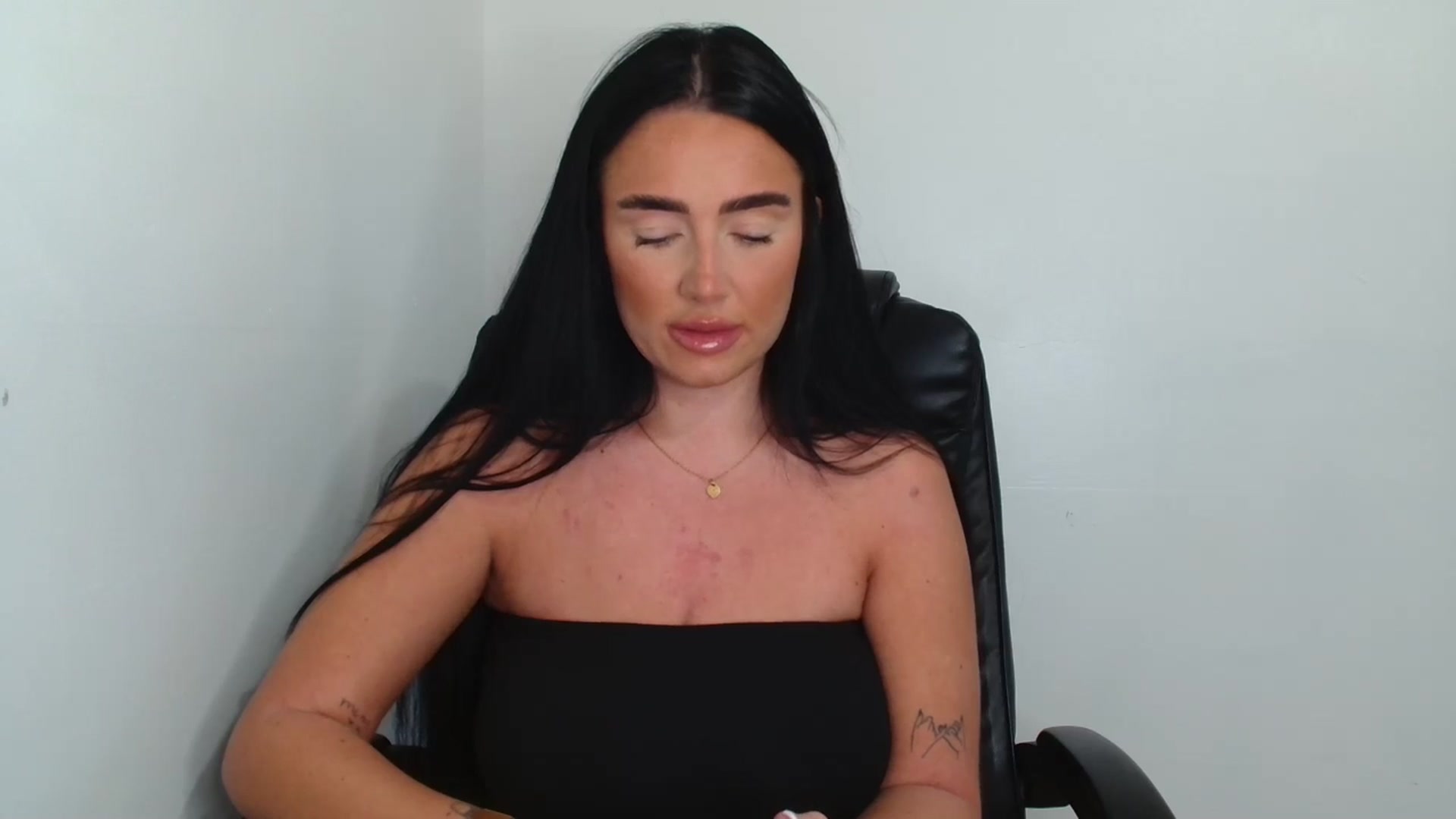 Gallery image thumbnail from ElleBloom's myfreecams stream on, 04/13/2026, 15:08 image 9 of 20