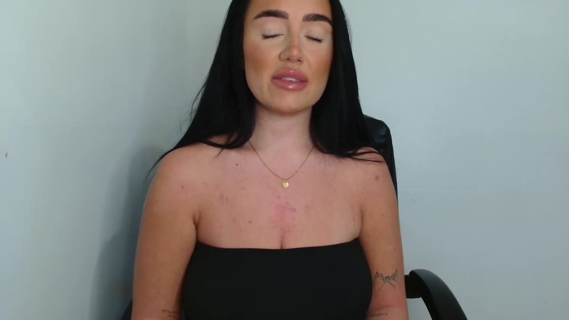 Gallery image thumbnail from ElleBloom's myfreecams stream on, 04/13/2026, 15:08 image 7 of 20