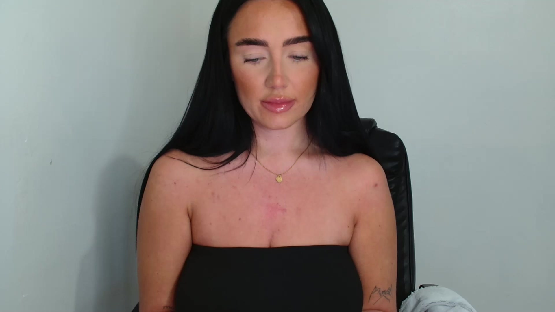 Gallery image thumbnail from ElleBloom's myfreecams stream on, 04/13/2026, 15:08 image 15 of 20