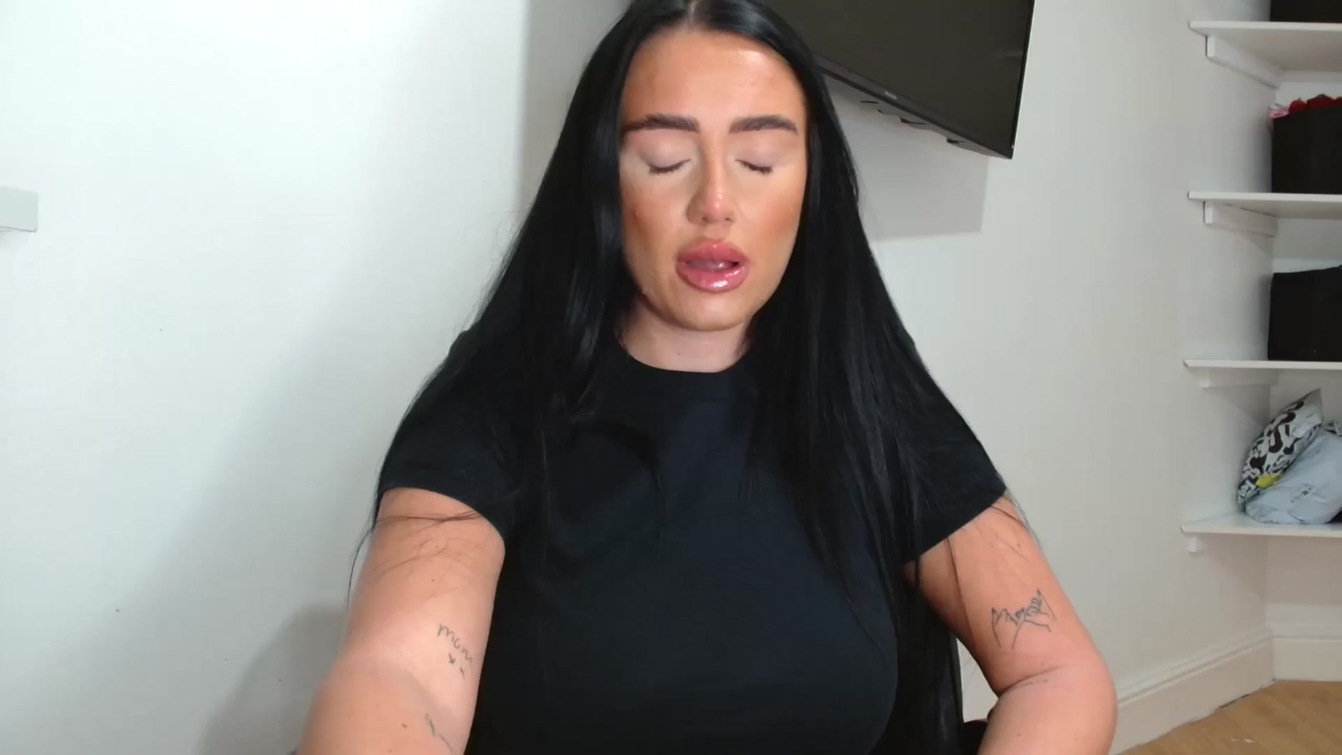 Gallery image thumbnail from ElleBloom's myfreecams stream on, 04/19/2026, 13:29 image 13 of 20