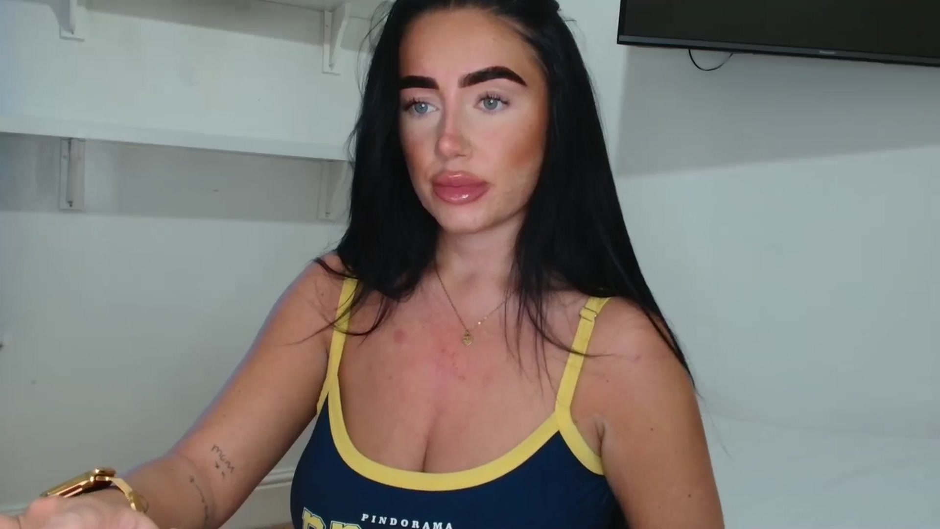 Gallery image thumbnail from ElleBloom's myfreecams stream on, 04/21/2026, 15:17 image 3 of 20