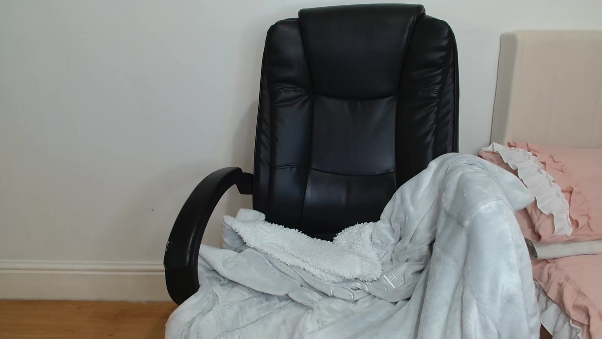 Gallery image thumbnail from ElleBloom's myfreecams stream on, 04/29/2026, 14:12 image 3 of 20